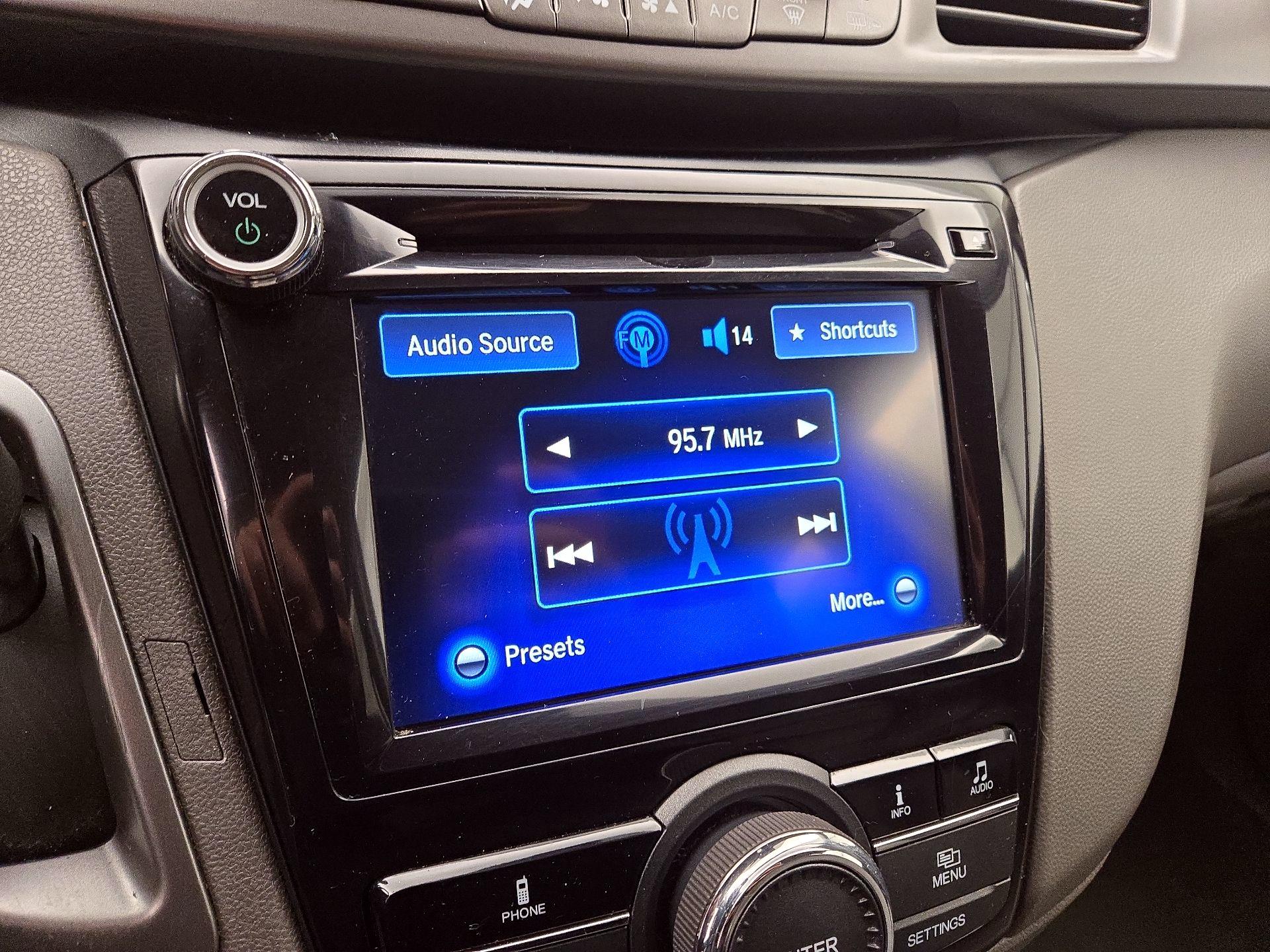 Thumbnail: 2015 Honda Odyssey - 15