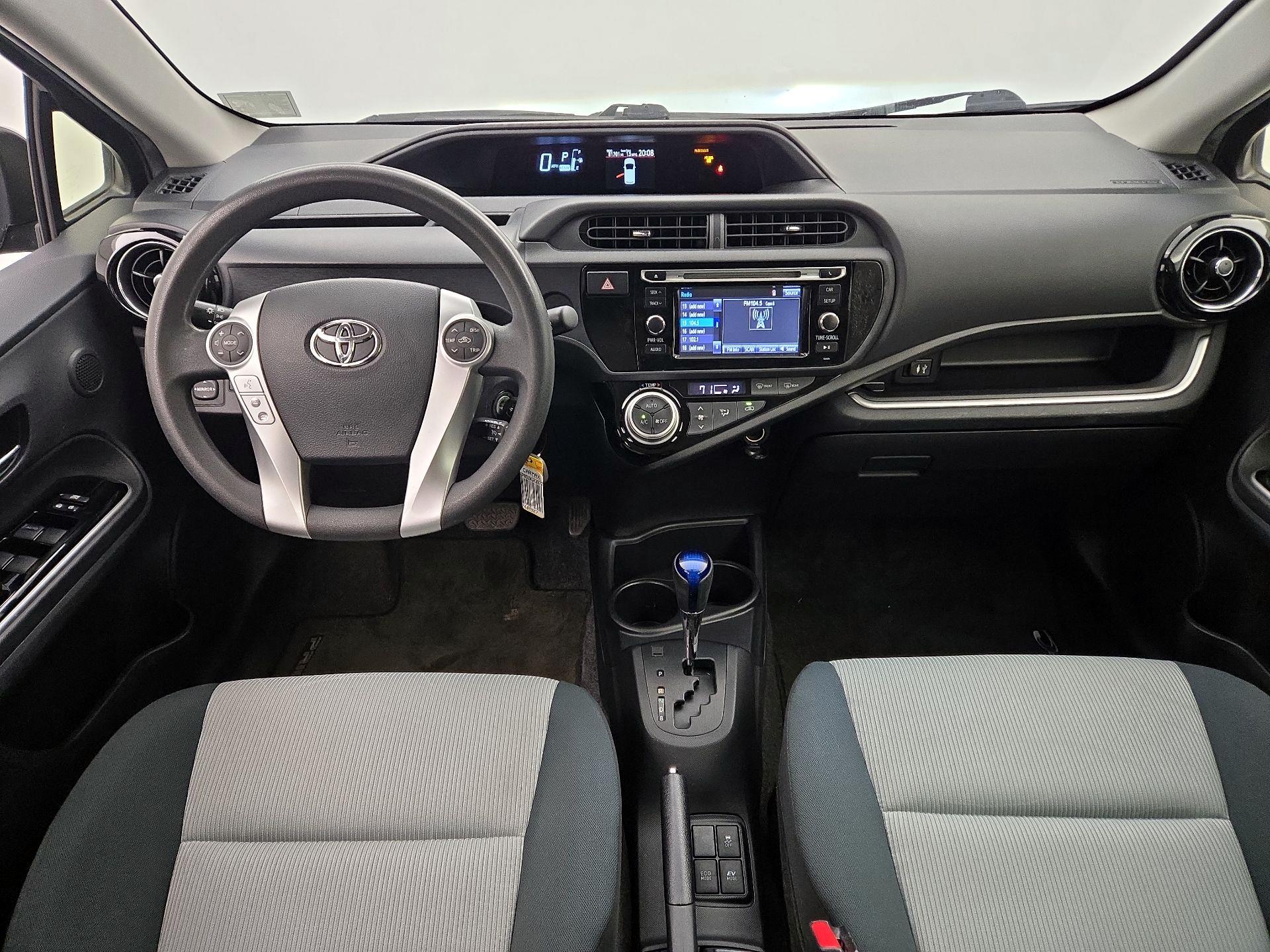 Thumbnail: 2015 Toyota Prius c - 9