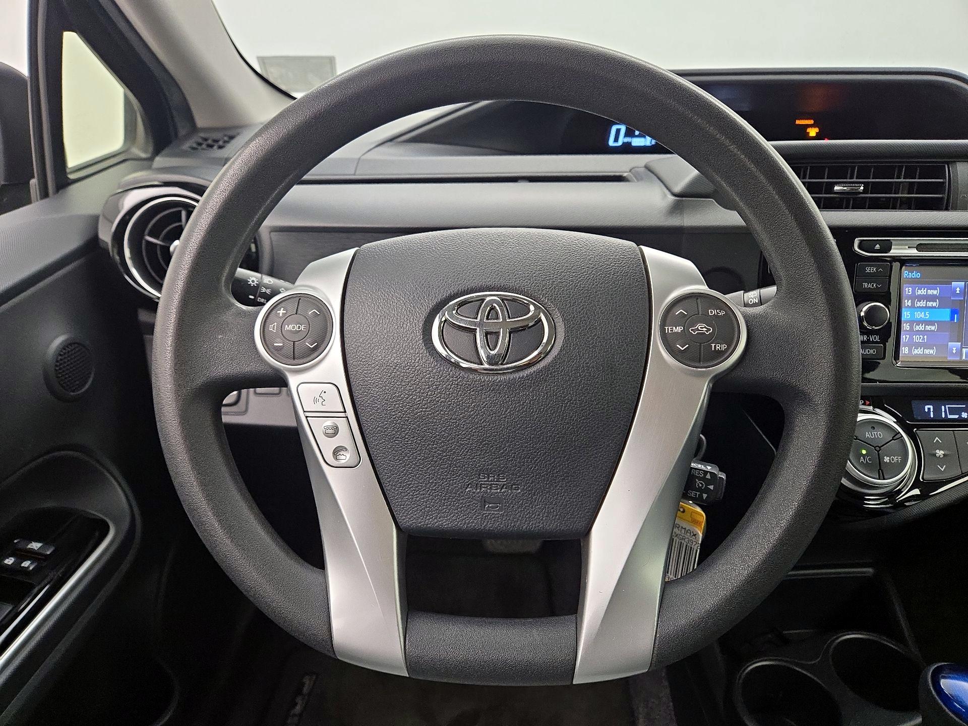 Thumbnail: 2015 Toyota Prius c - 10