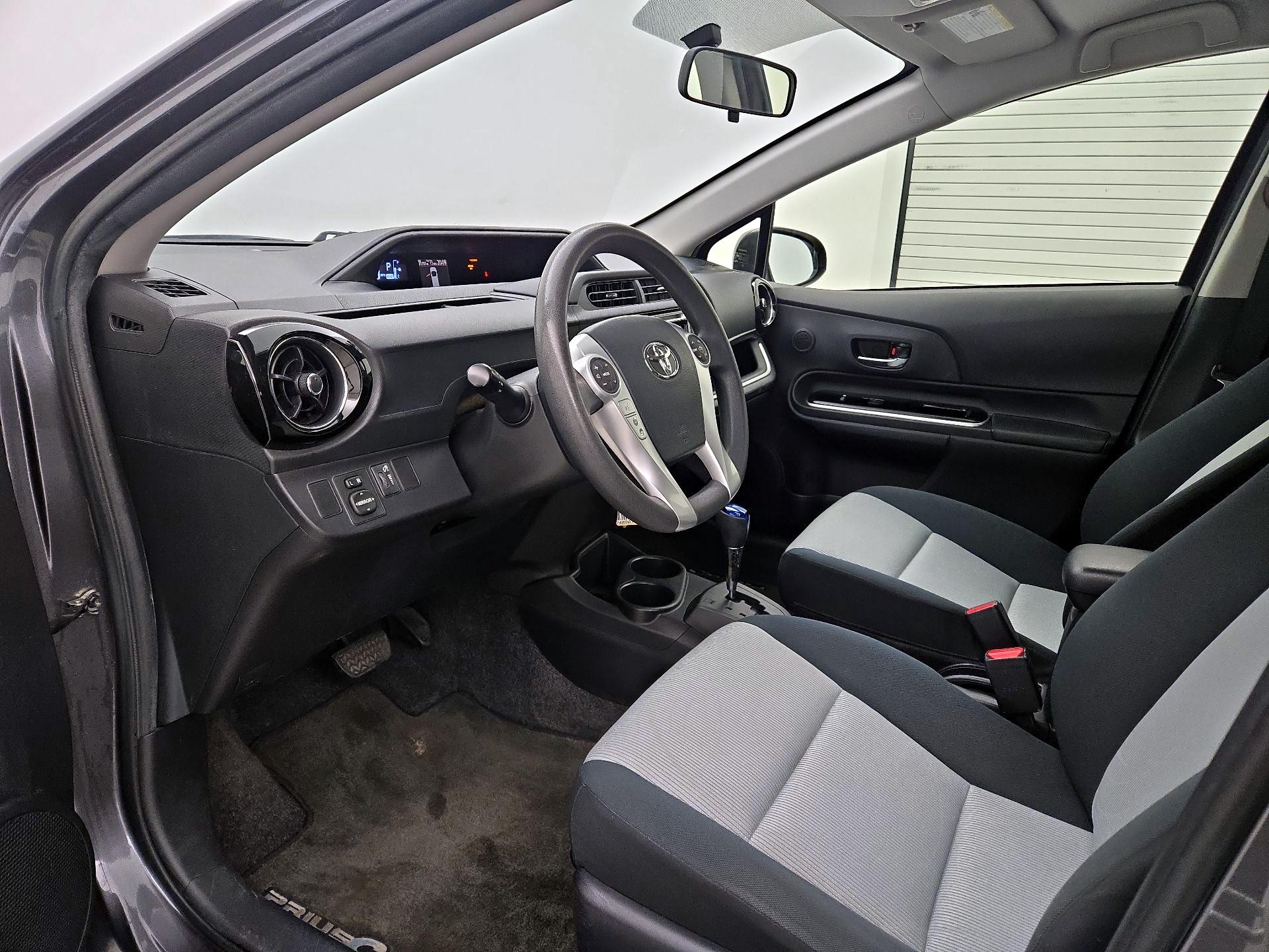 Thumbnail: 2015 Toyota Prius c - 11