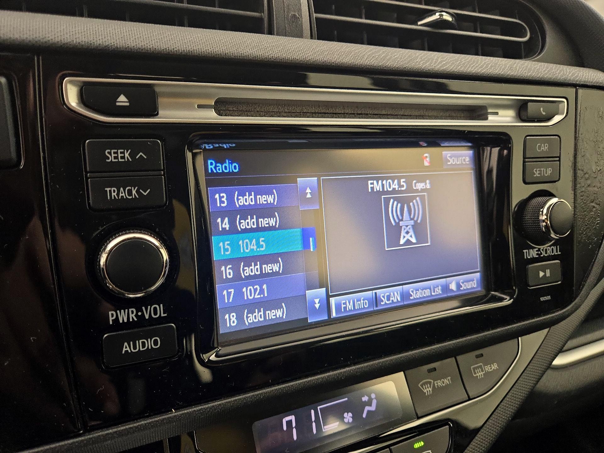 Thumbnail: 2015 Toyota Prius c - 14