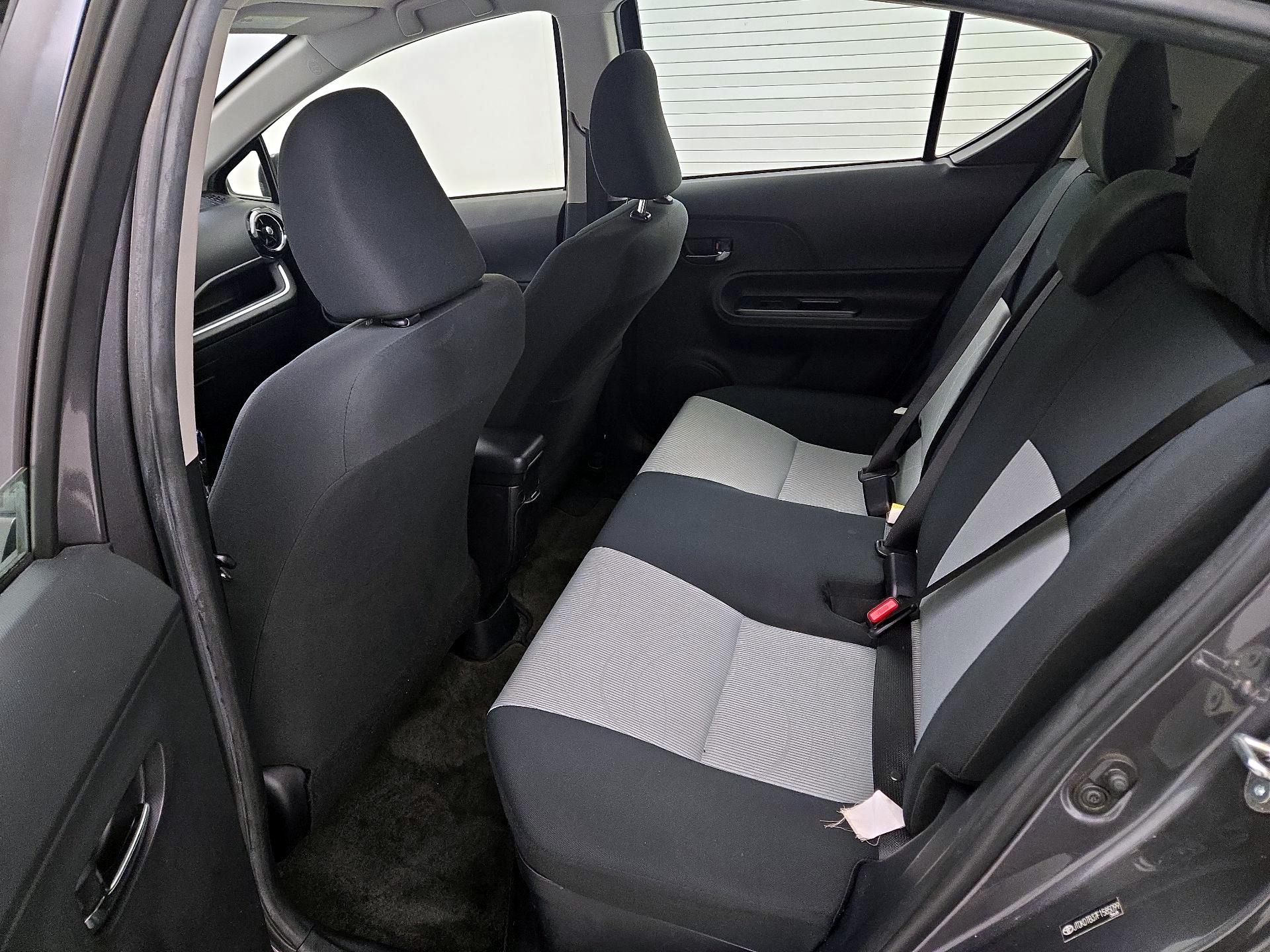 Thumbnail: 2015 Toyota Prius c - 17