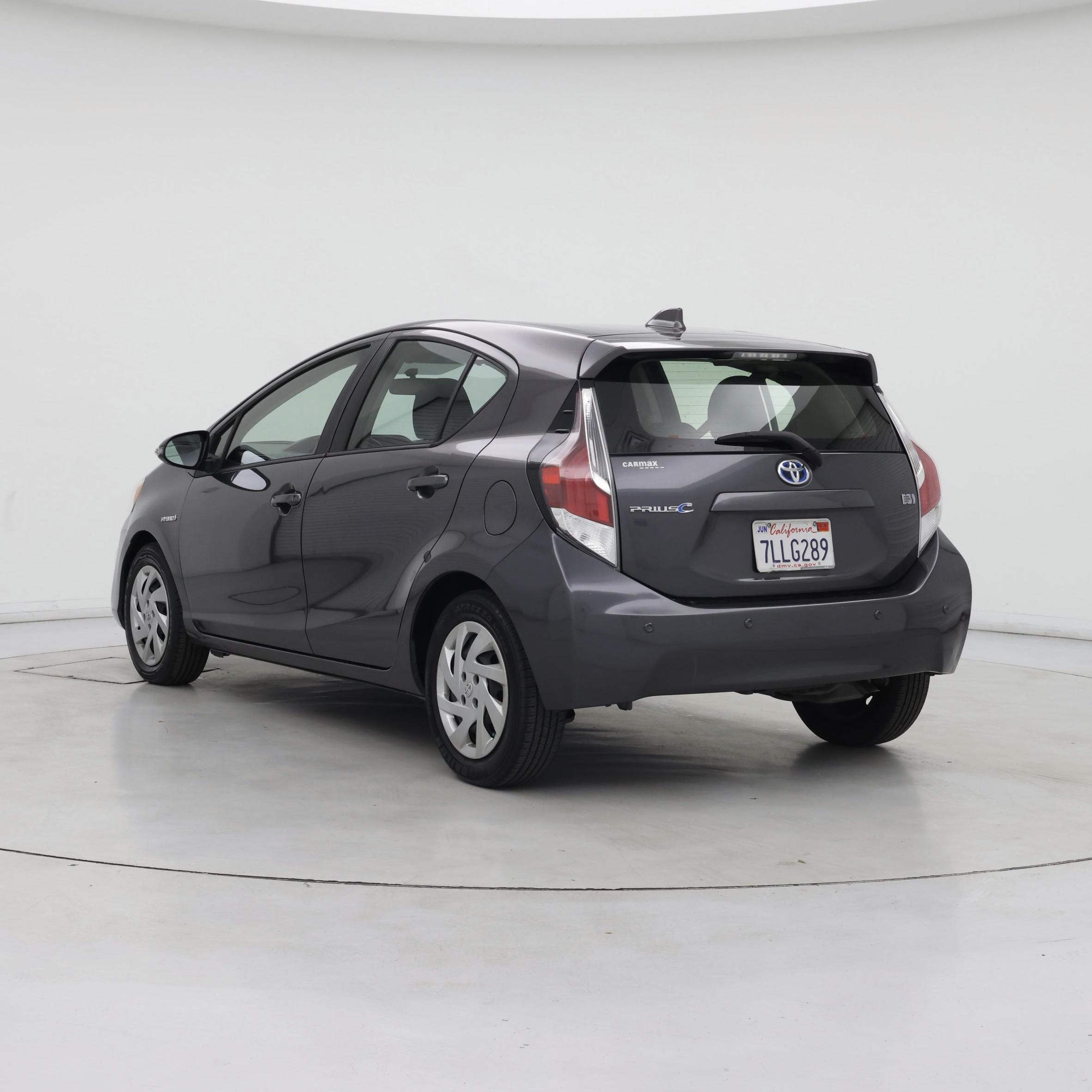 Thumbnail: 2015 Toyota Prius c - 2