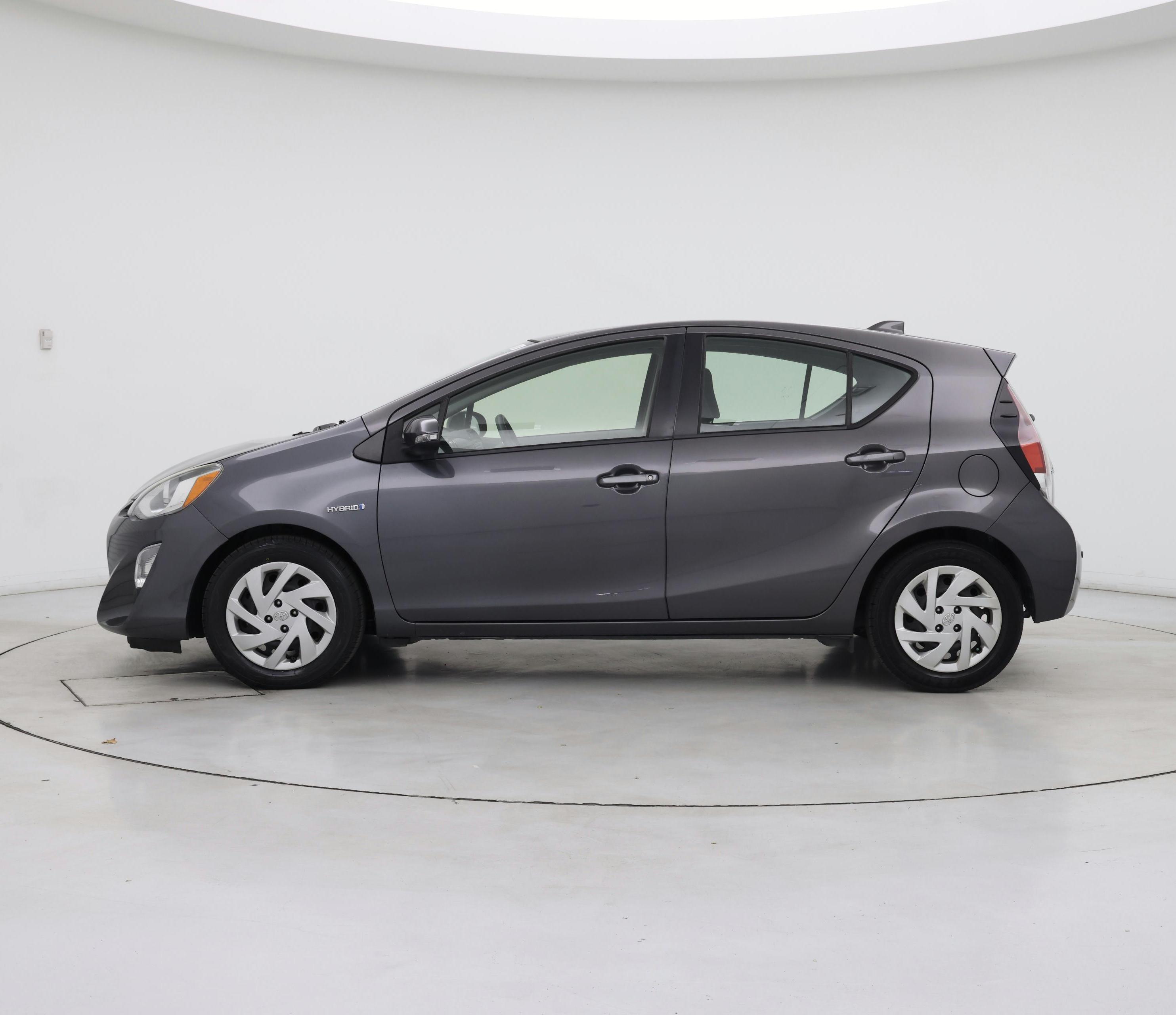 Thumbnail: 2015 Toyota Prius c - 3