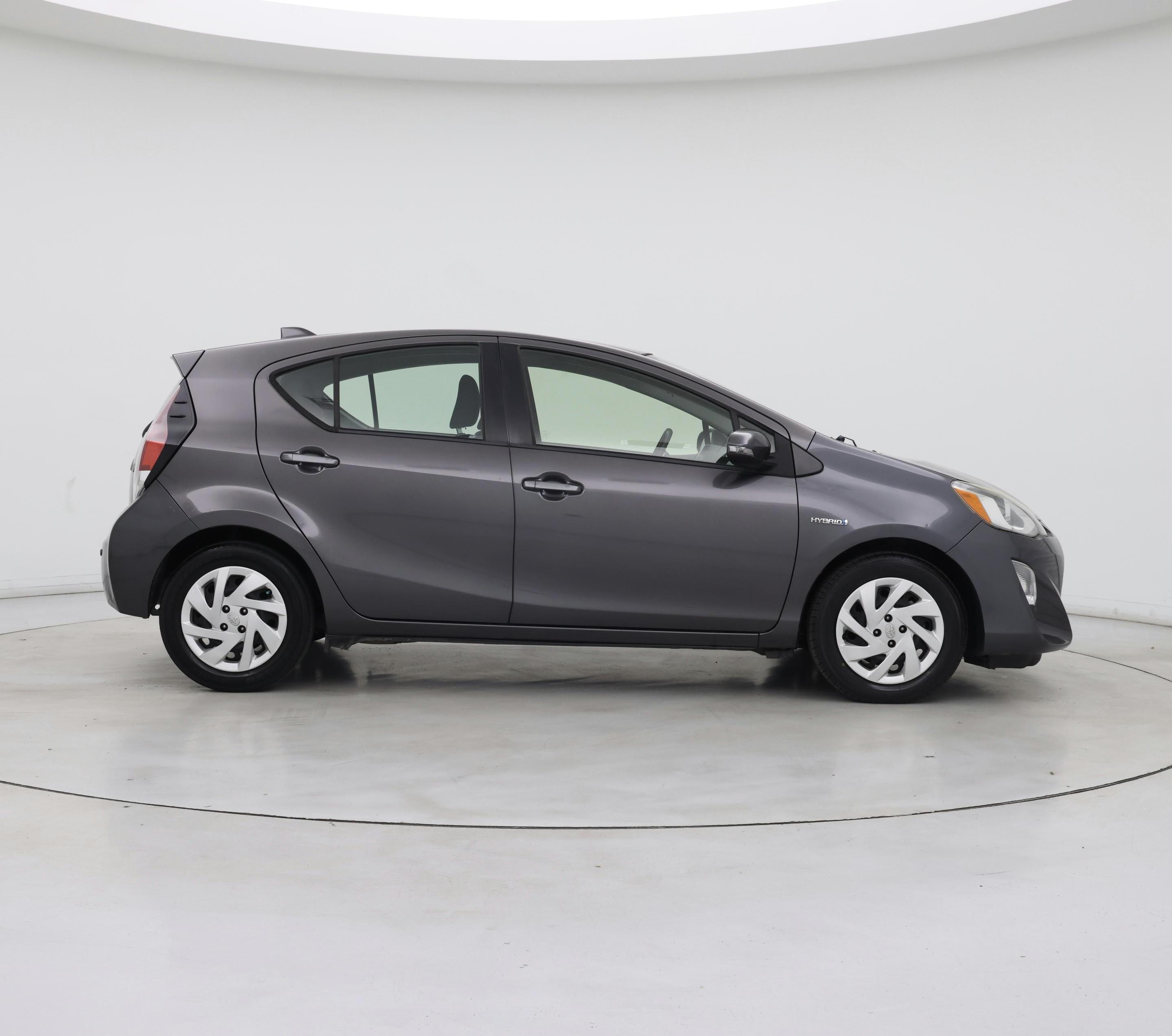 Thumbnail: 2015 Toyota Prius c - 7