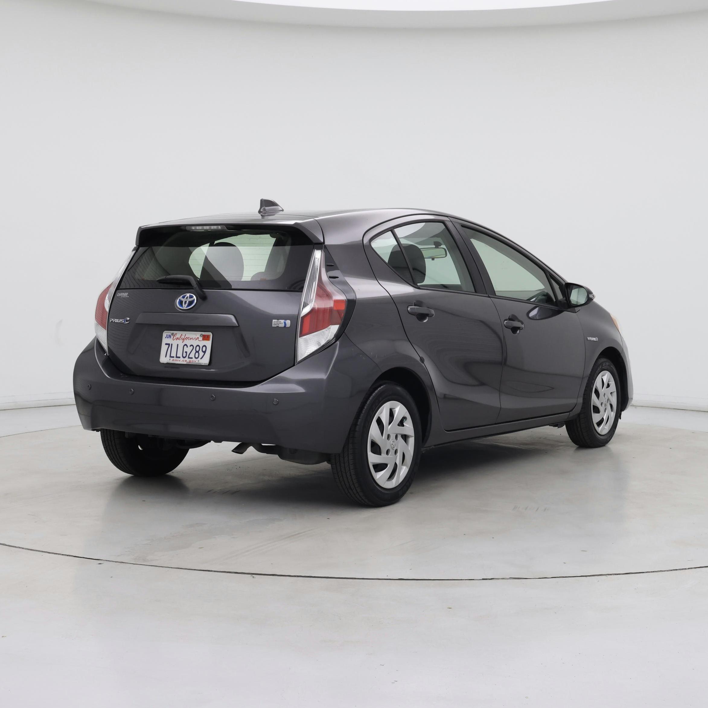Thumbnail: 2015 Toyota Prius c - 8
