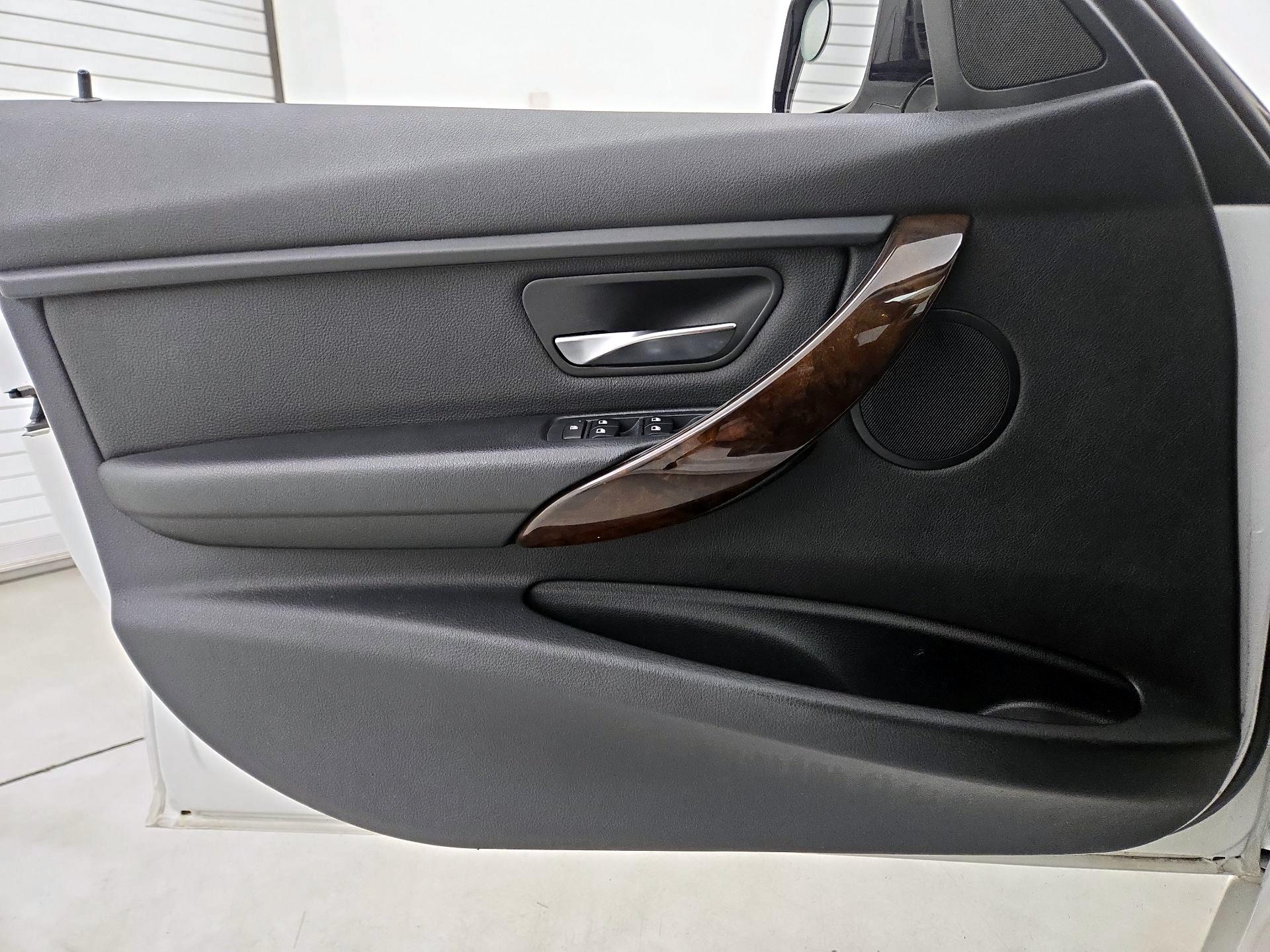 Thumbnail: 2015 BMW 3 Series - 12