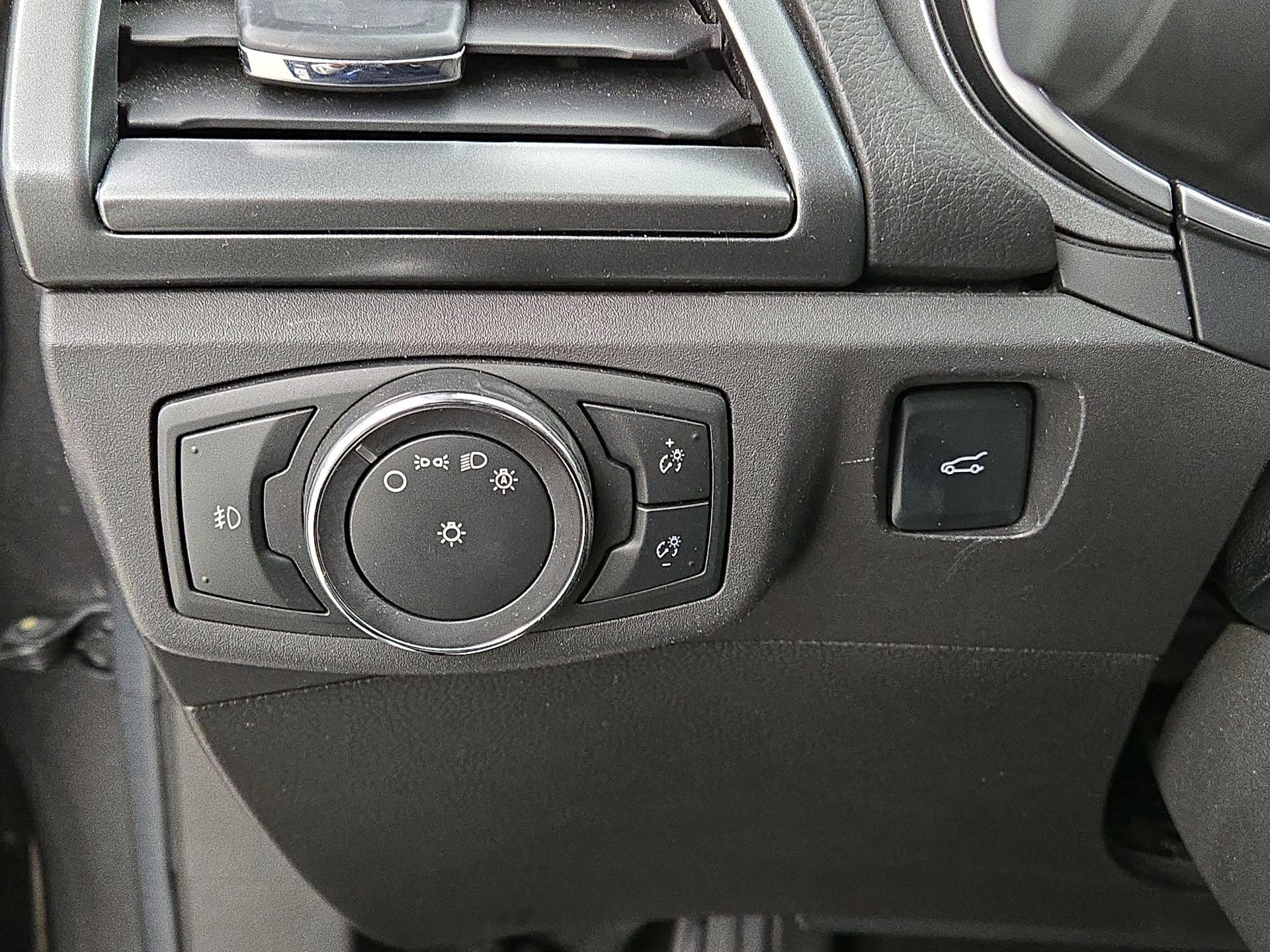 Thumbnail: 2016 Ford Fusion - 13