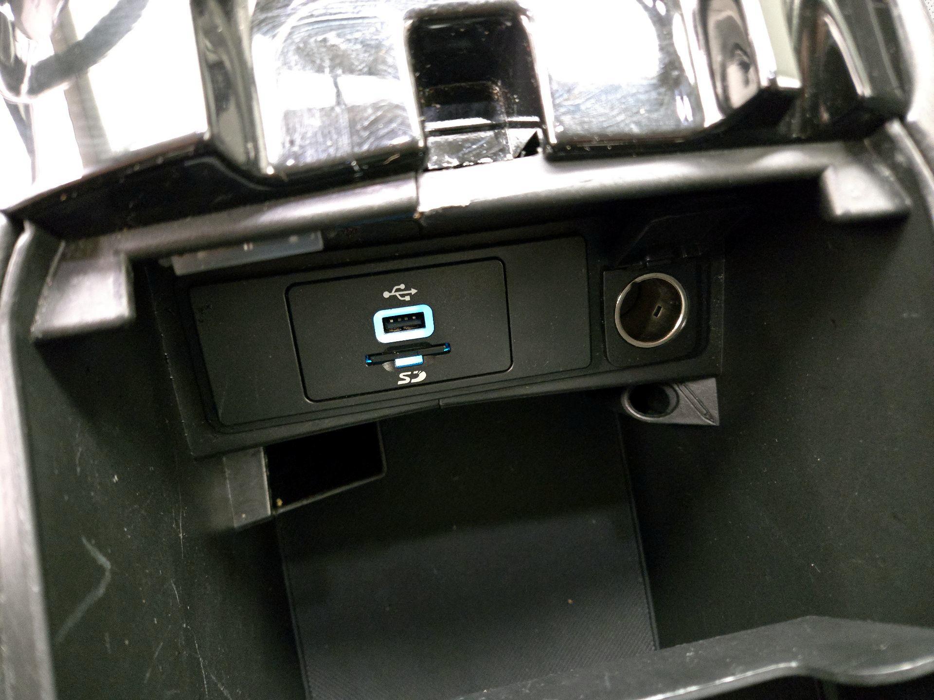 Thumbnail: 2016 Ford Fusion - 19