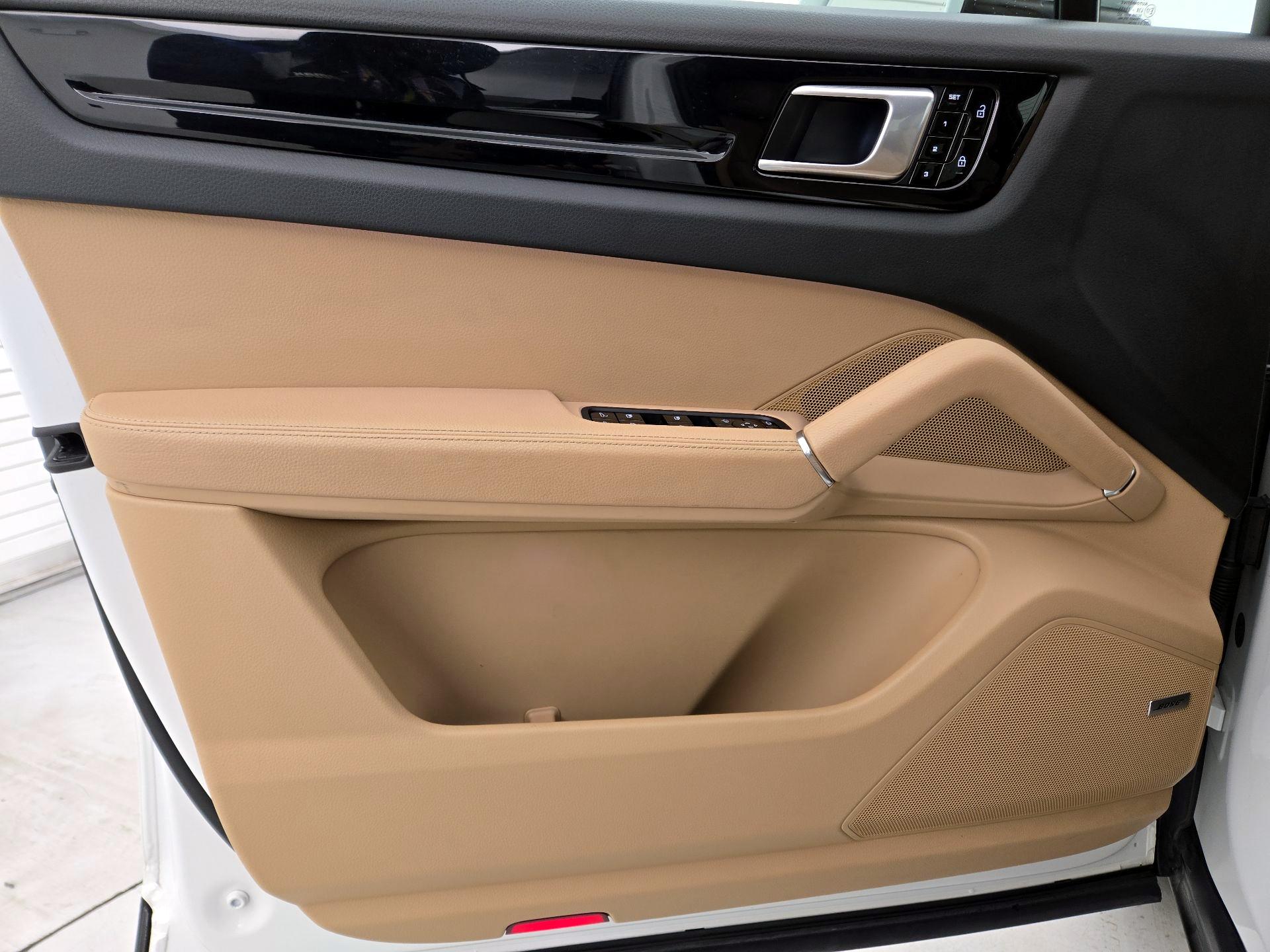 Thumbnail: 2019 Porsche Cayenne - 12