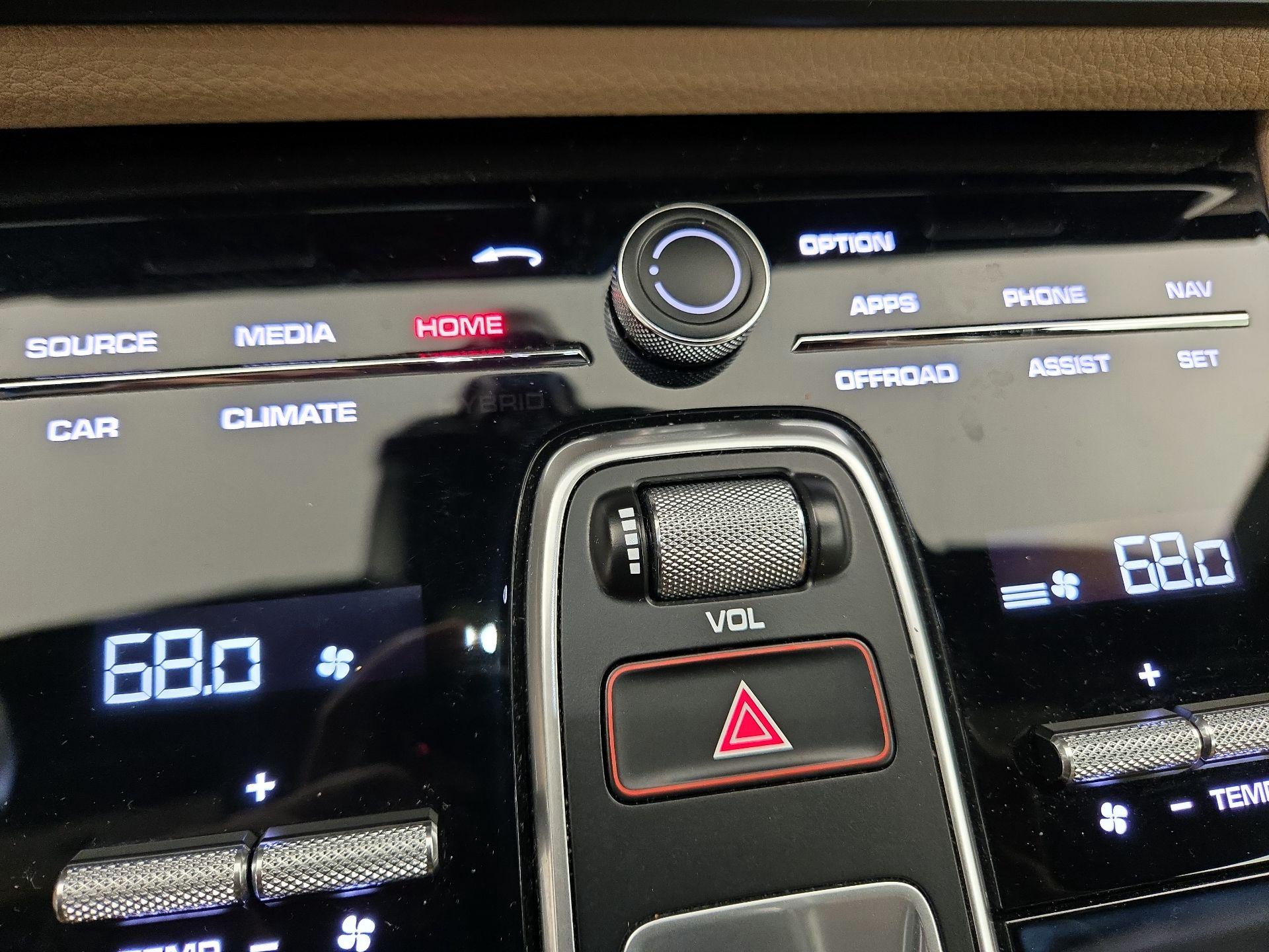 Thumbnail: 2019 Porsche Cayenne - 16