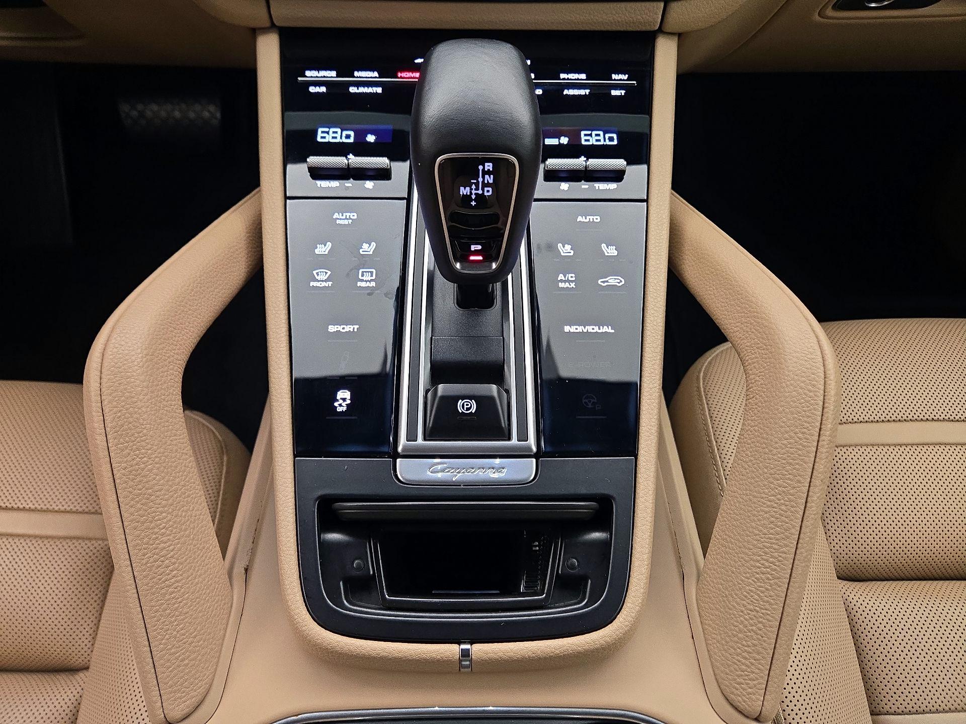 Thumbnail: 2019 Porsche Cayenne - 17