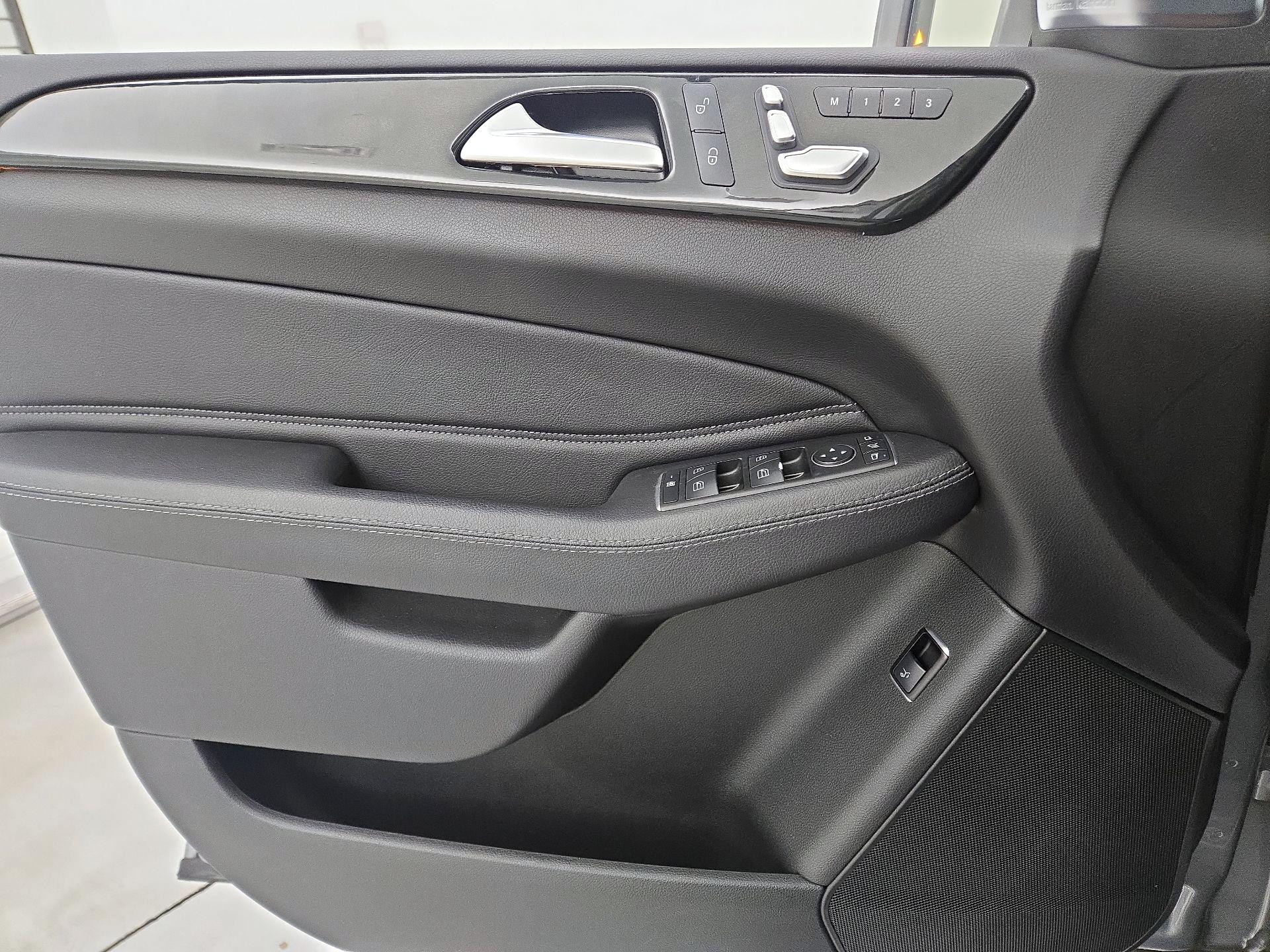 Thumbnail: 2016 Mercedes-Benz GLE - 12