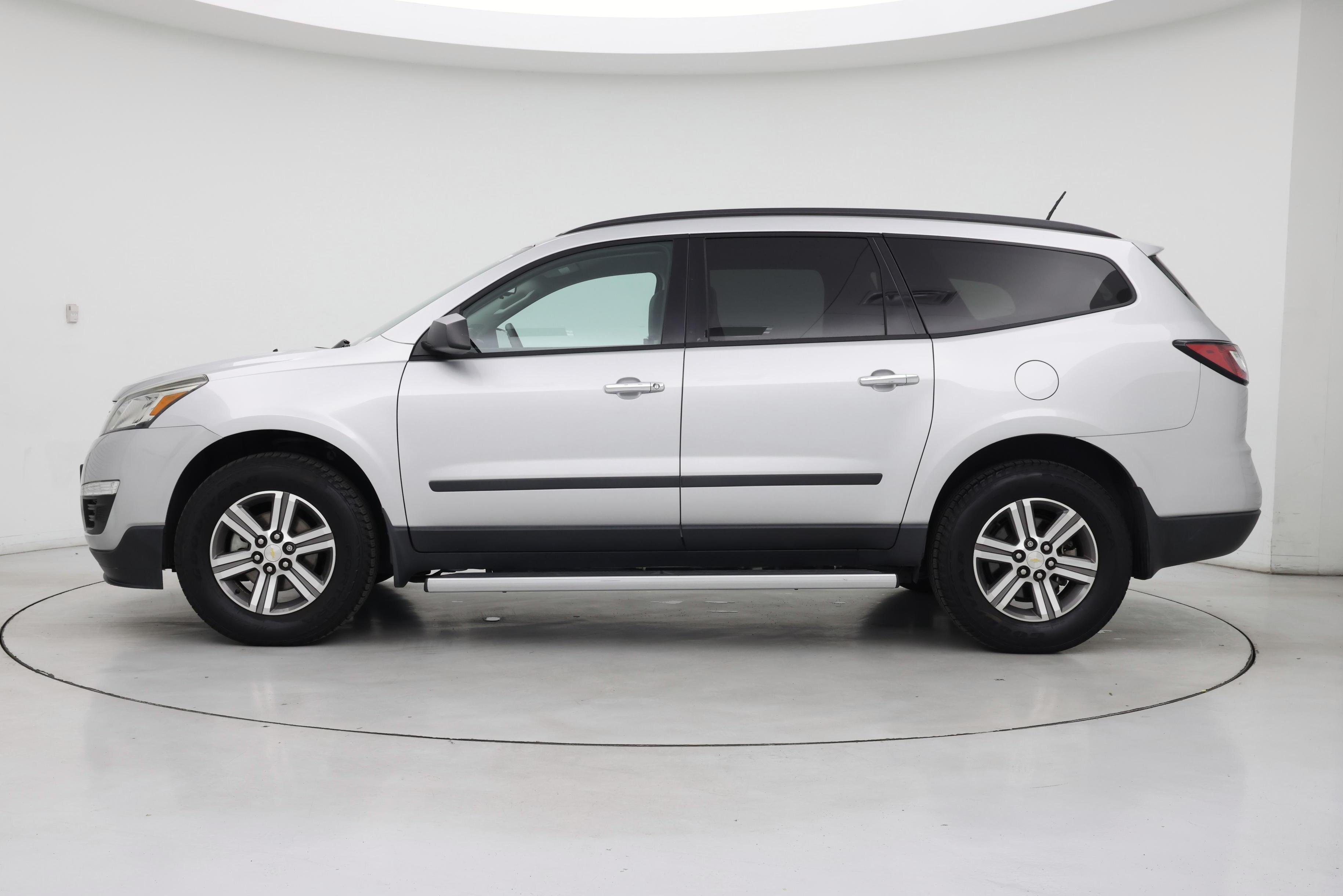 Thumbnail: 2017 Chevrolet Traverse - 3