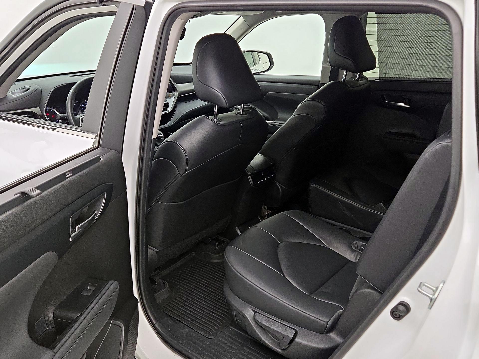 Thumbnail: 2023 Toyota Highlander - 18