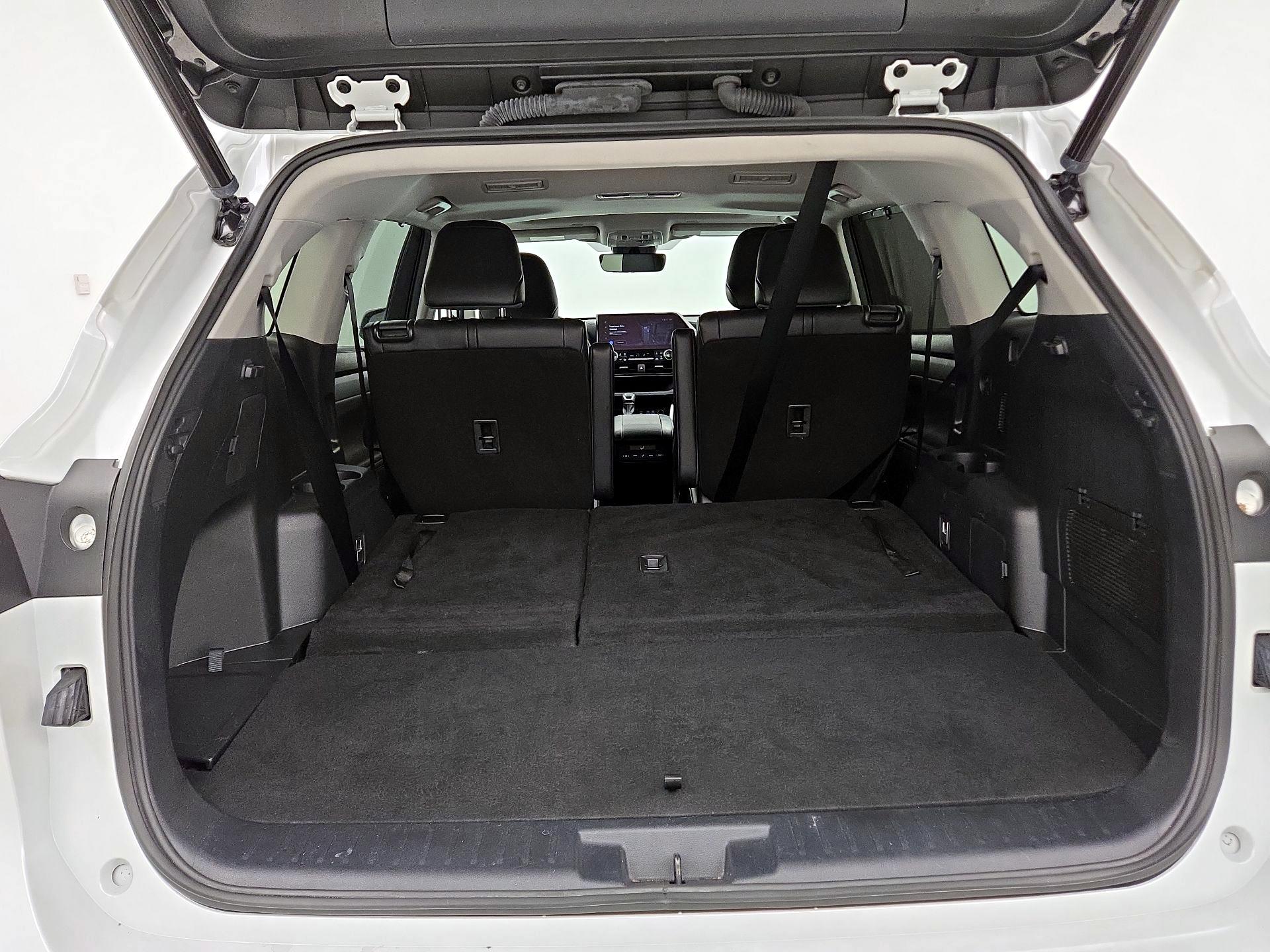 Thumbnail: 2023 Toyota Highlander - 19