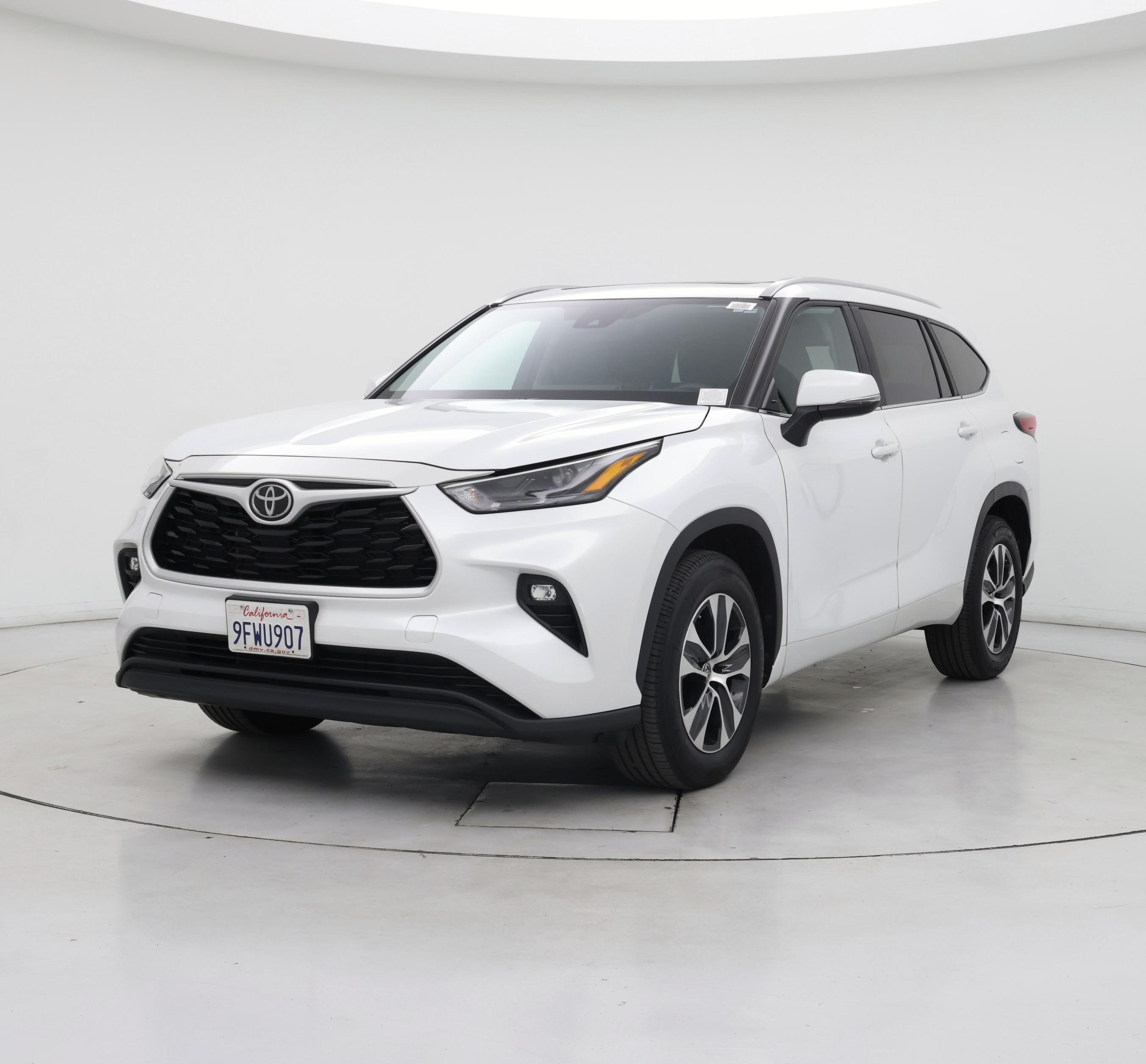 Thumbnail: 2023 Toyota Highlander - 4