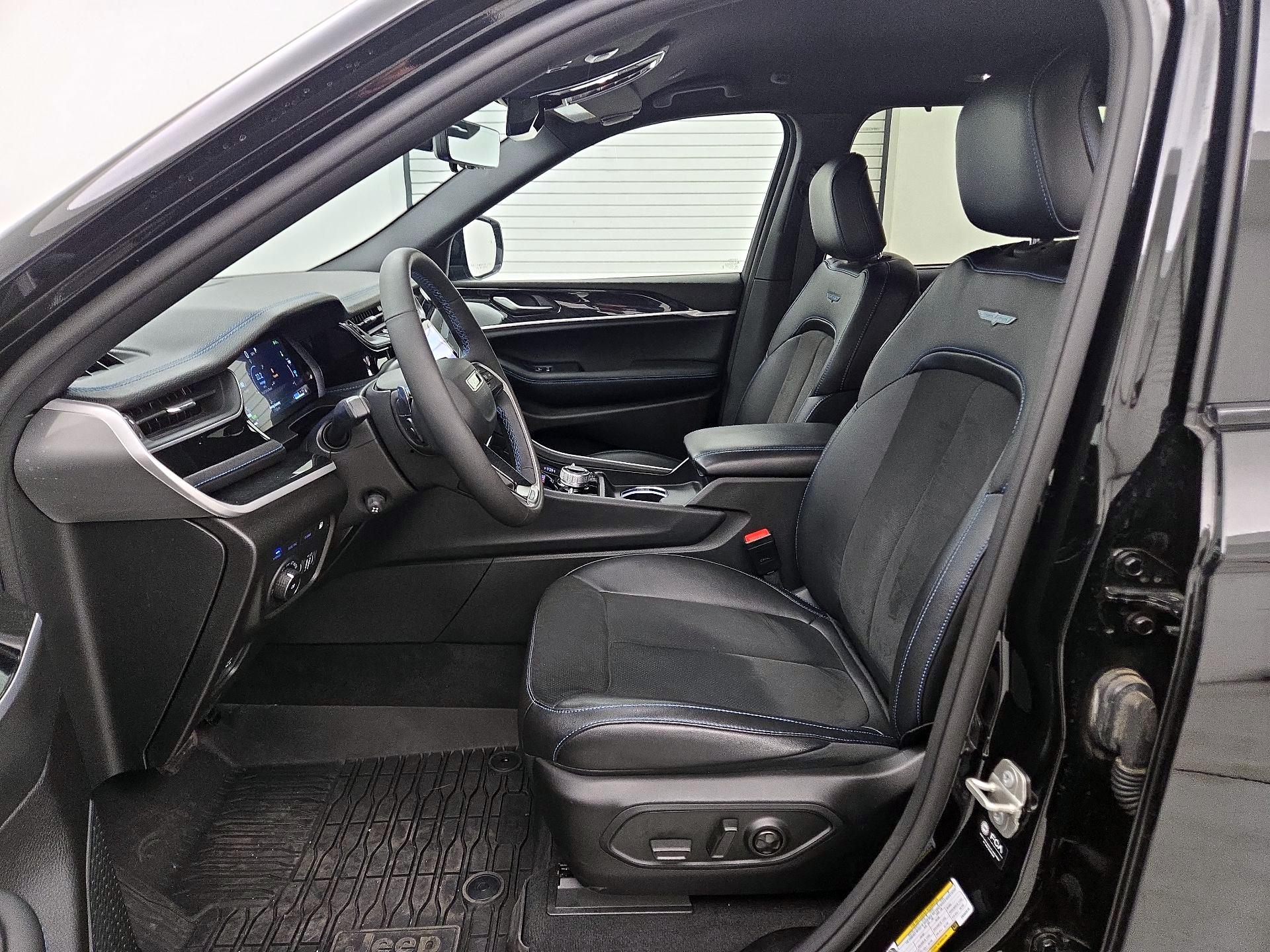 Thumbnail: 2023 Jeep Grand Cherokee - 11