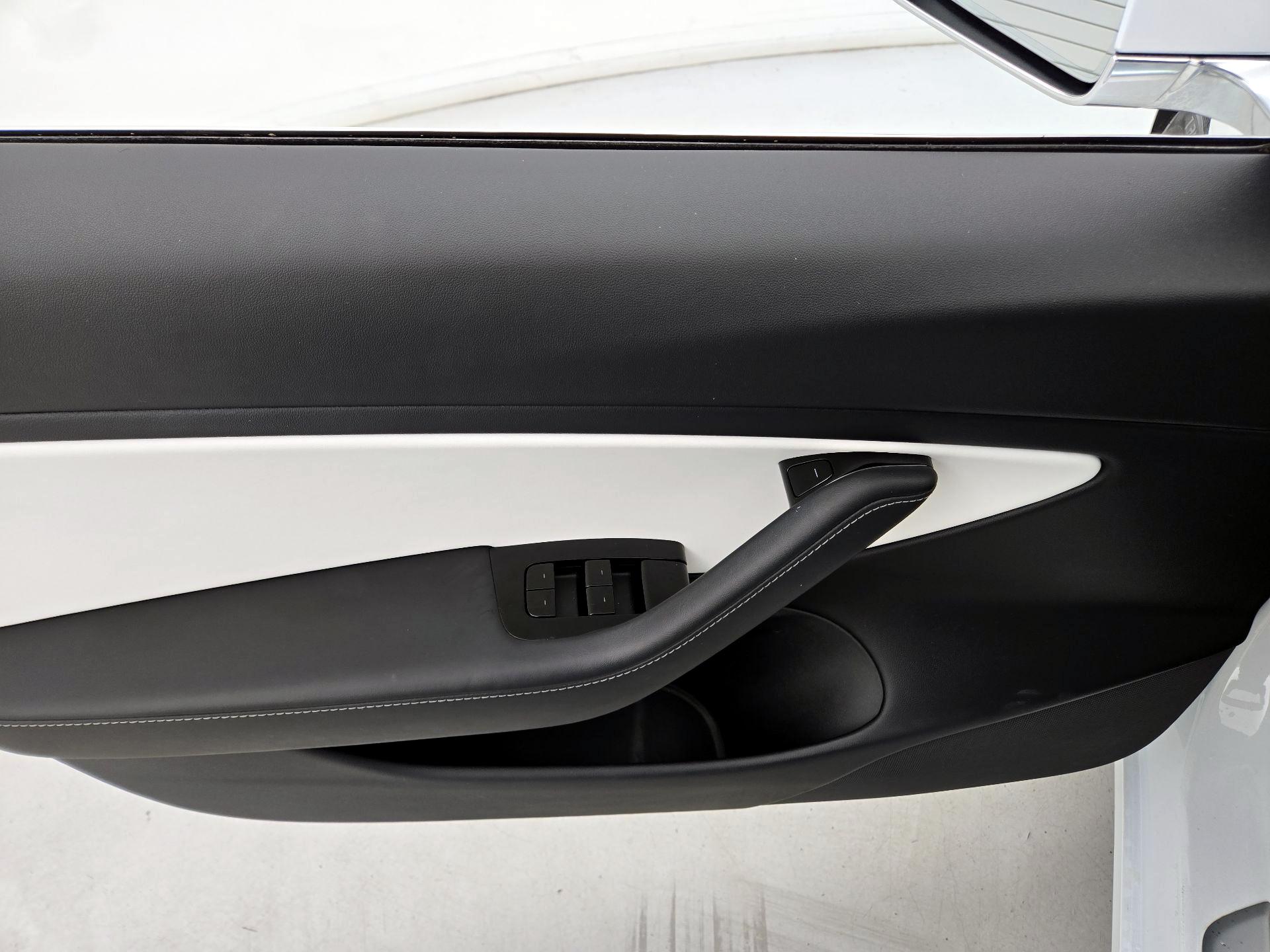 Thumbnail: 2020 Tesla Model 3 - 12