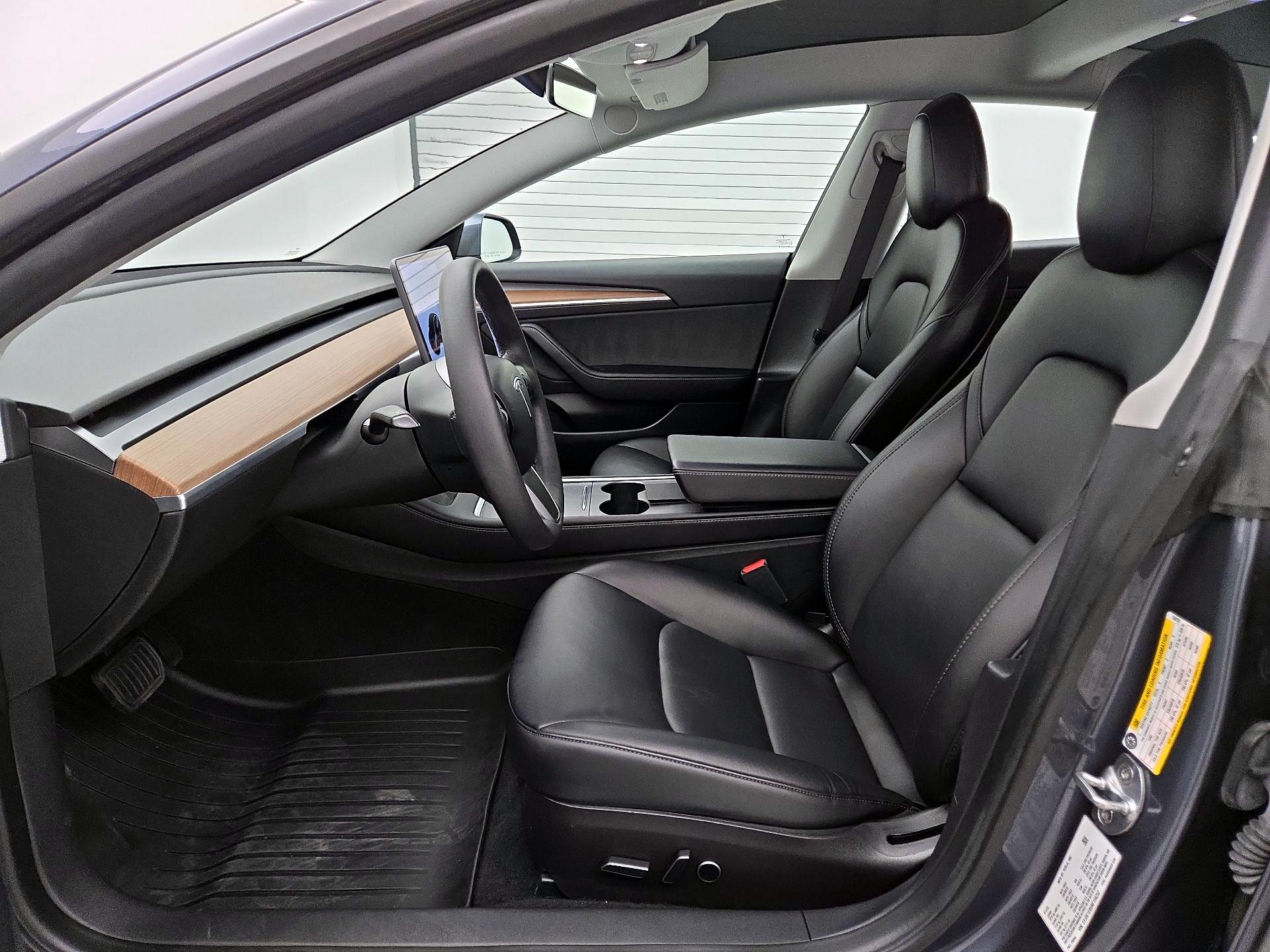 Thumbnail: 2022 Tesla Model 3 - 11