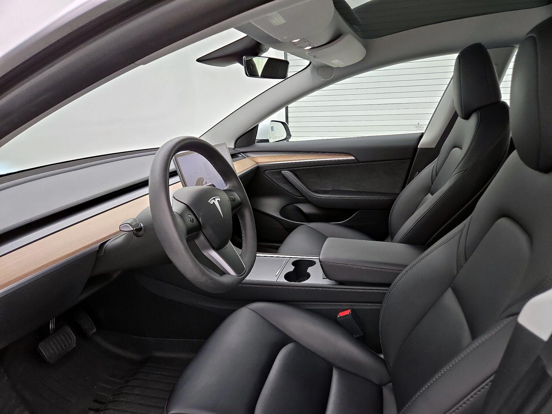 Thumbnail: 2023 Tesla Model 3 - 11