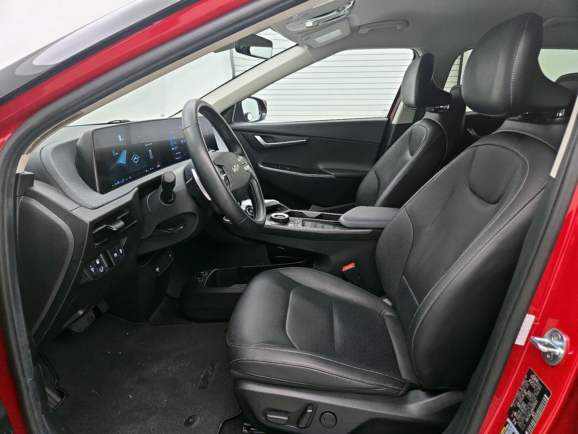 Thumbnail: 2022 Kia EV6 - 11