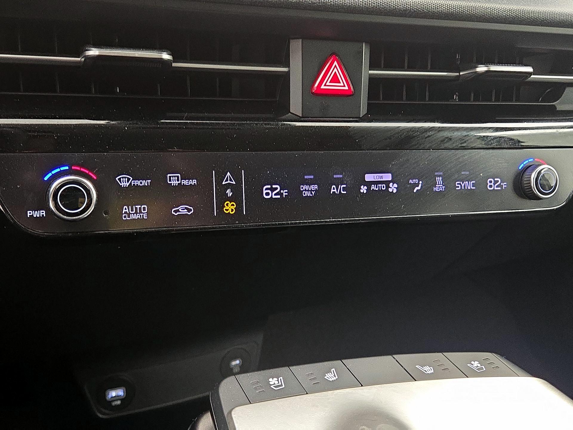 Thumbnail: 2022 Kia EV6 - 16