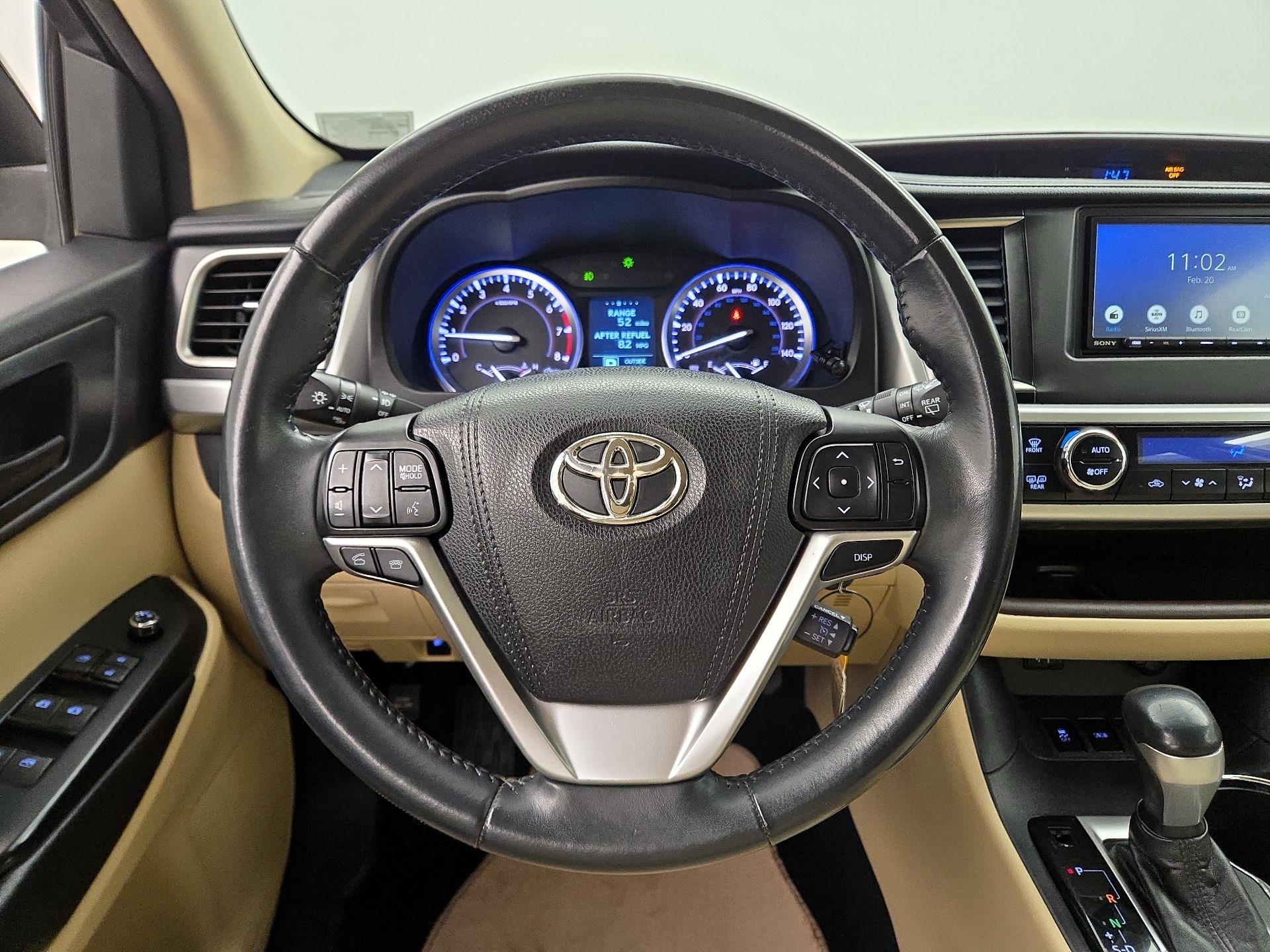 Thumbnail: 2016 Toyota Highlander - 10