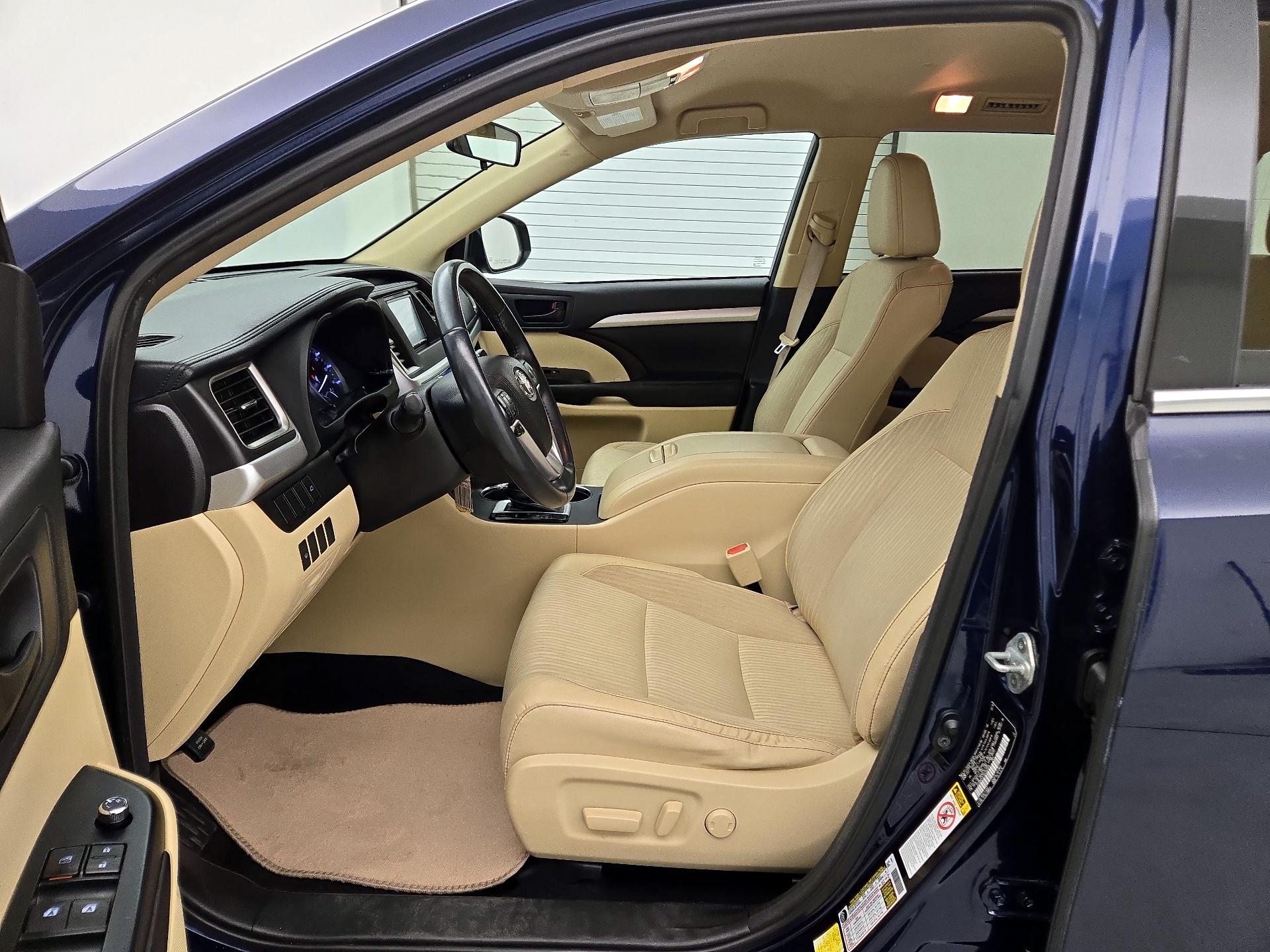 Thumbnail: 2016 Toyota Highlander - 11