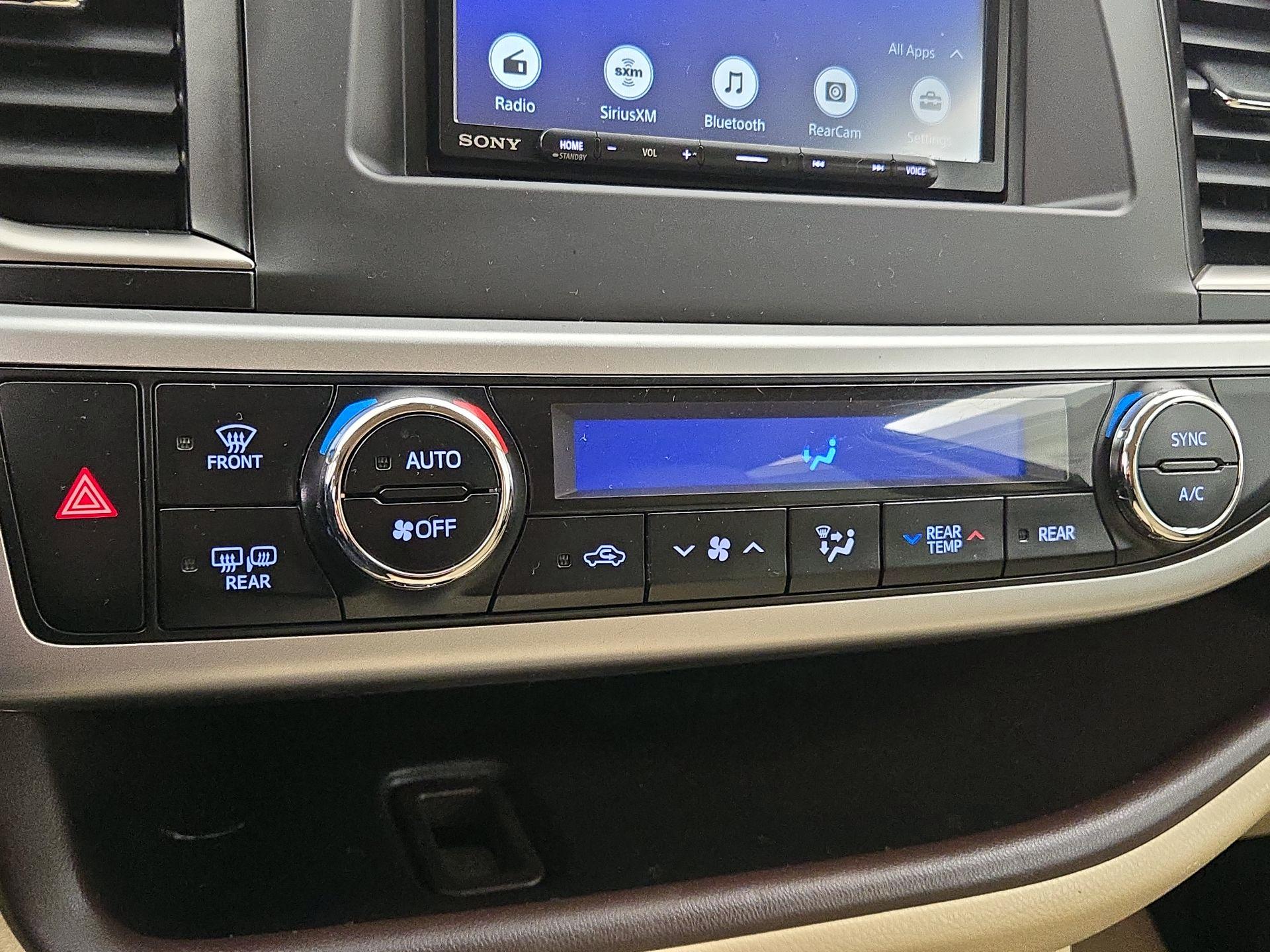 Thumbnail: 2016 Toyota Highlander - 16