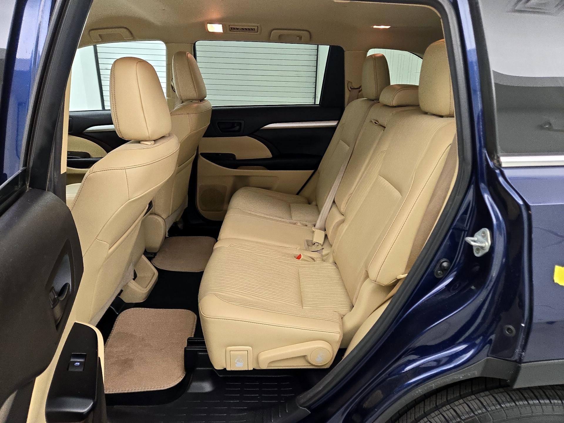 Thumbnail: 2016 Toyota Highlander - 19