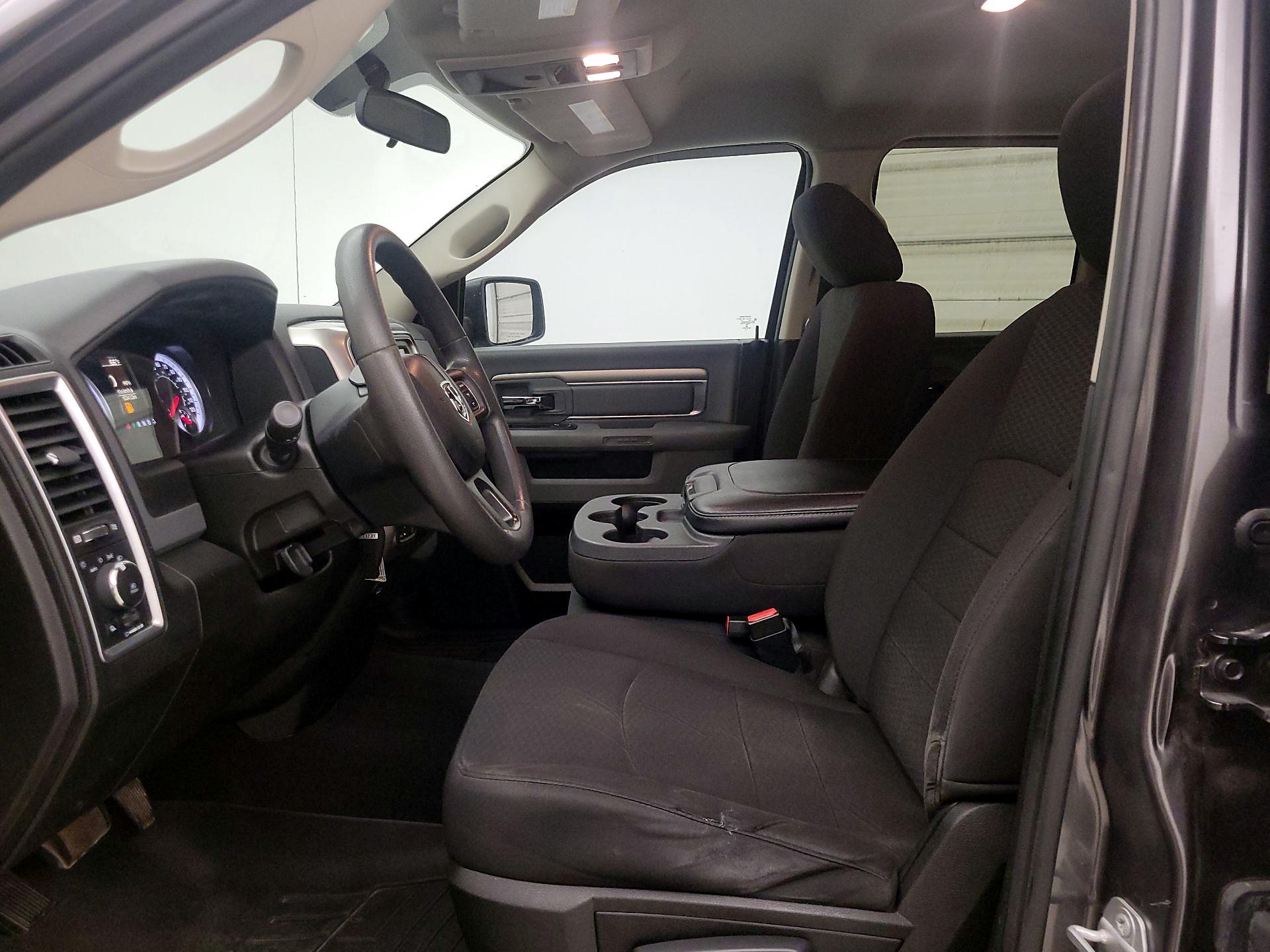 Thumbnail: 2019 RAM 1500 Classic - 11