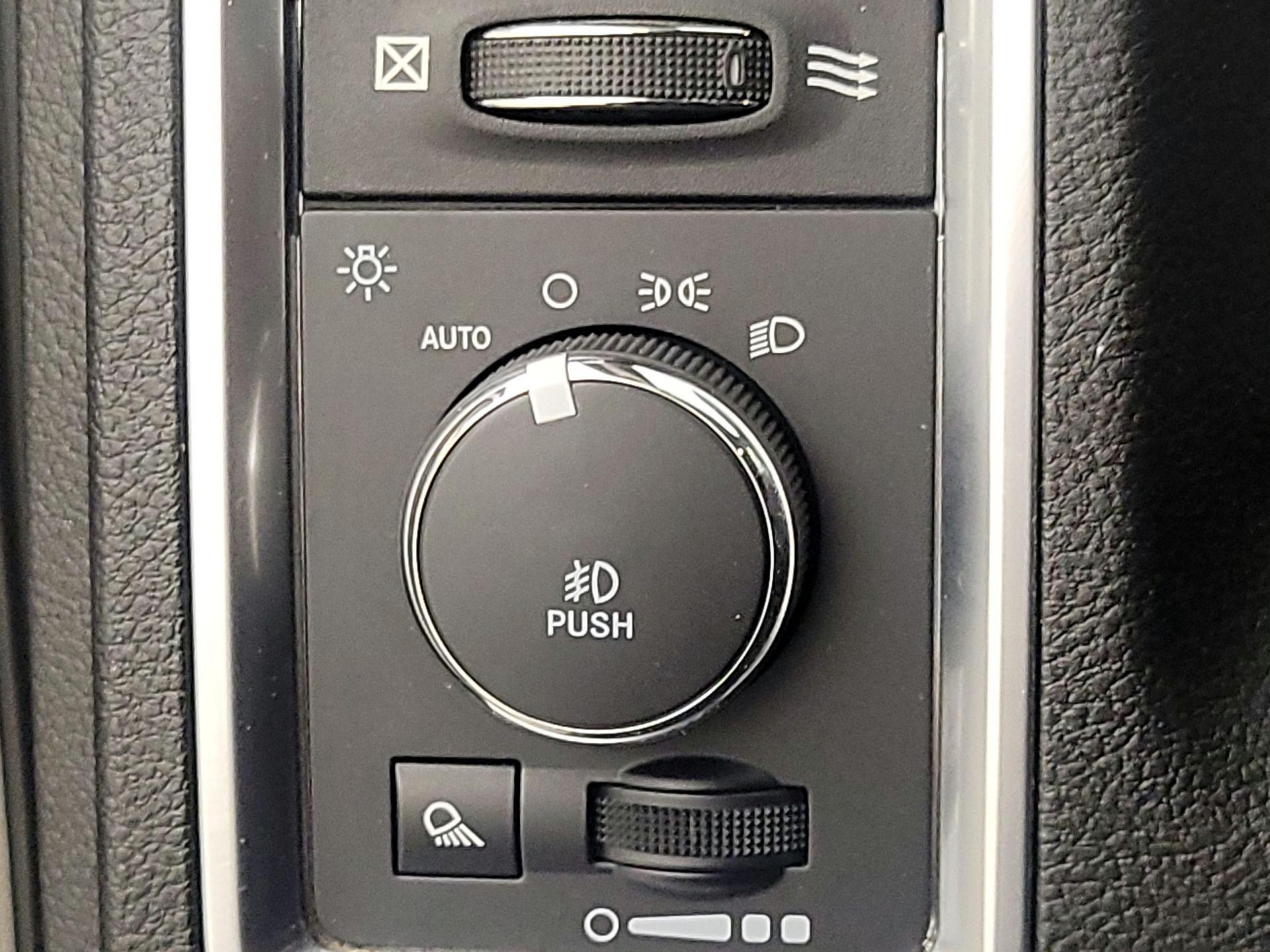 Thumbnail: 2019 RAM 1500 Classic - 13
