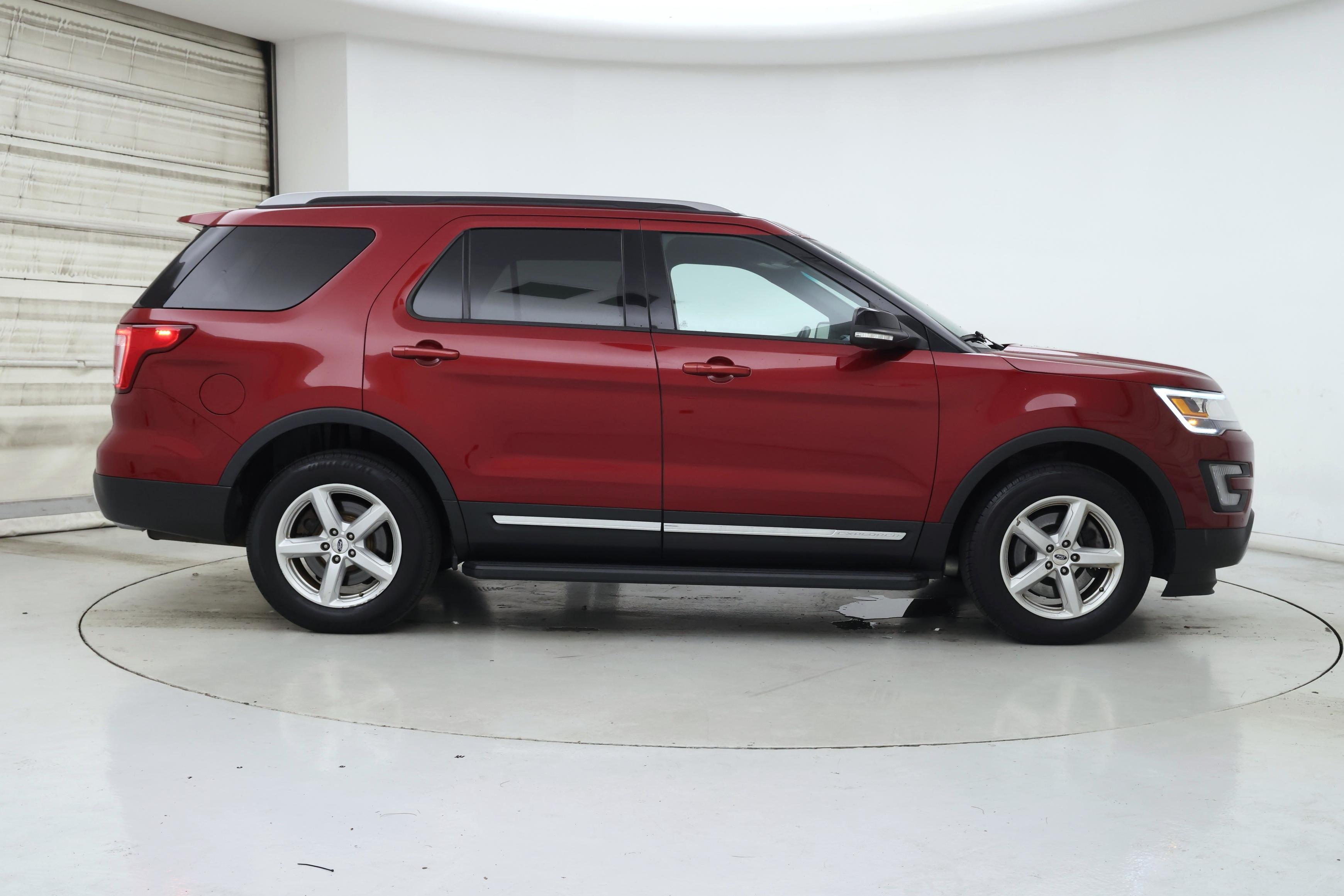 Thumbnail: 2017 Ford Explorer - 7
