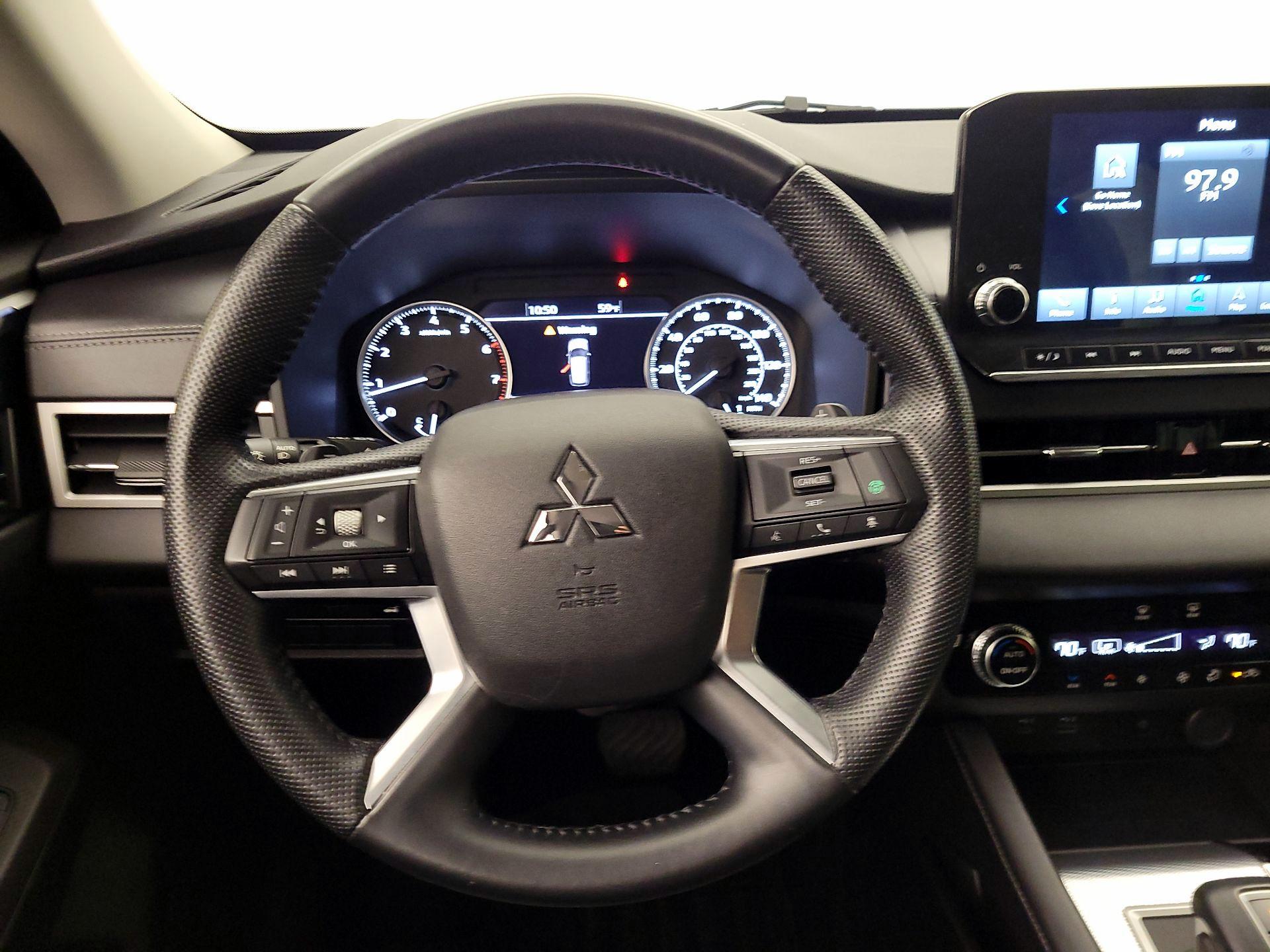 Thumbnail: 2022 Mitsubishi Outlander - 10