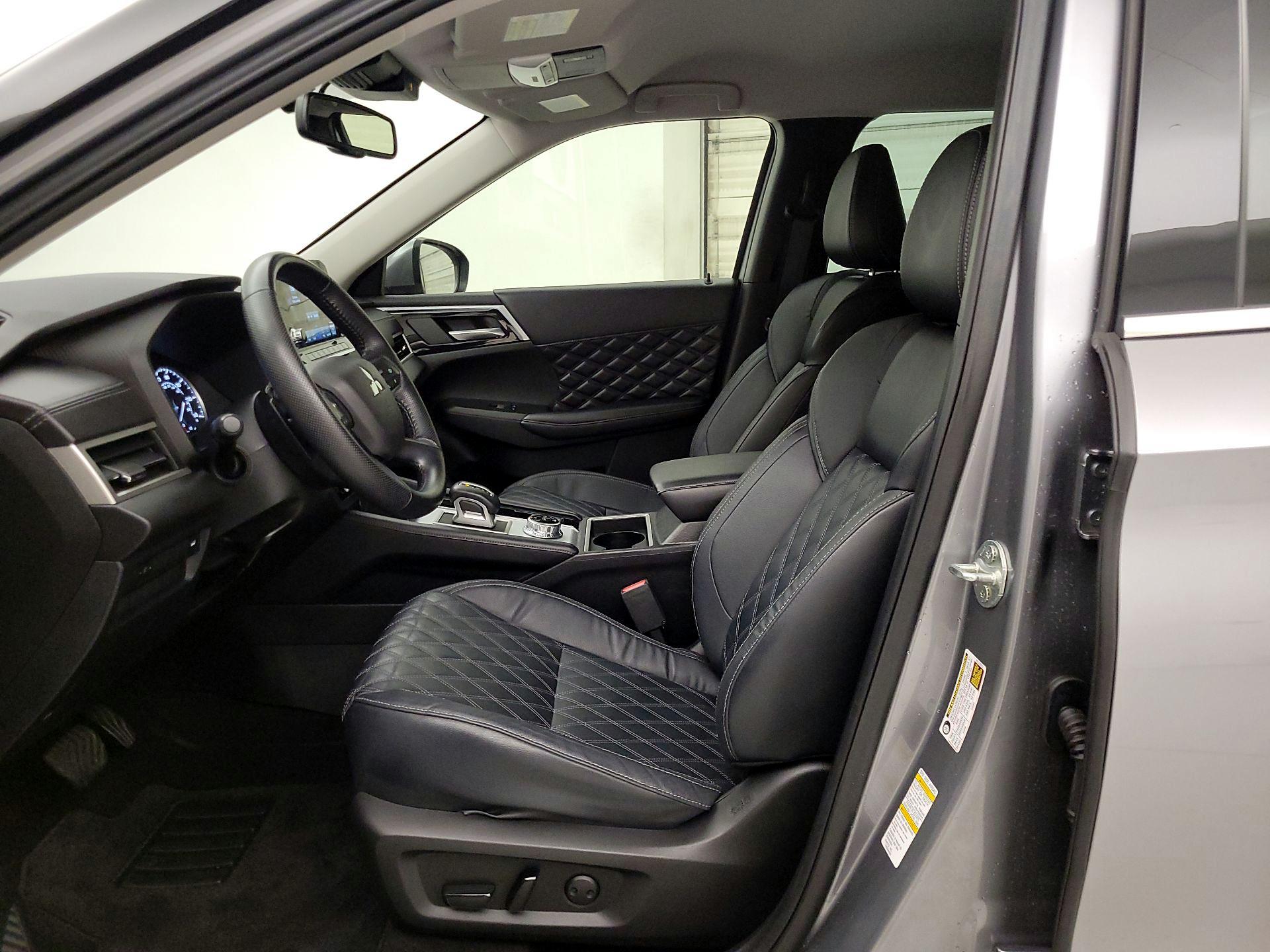 Thumbnail: 2022 Mitsubishi Outlander - 11