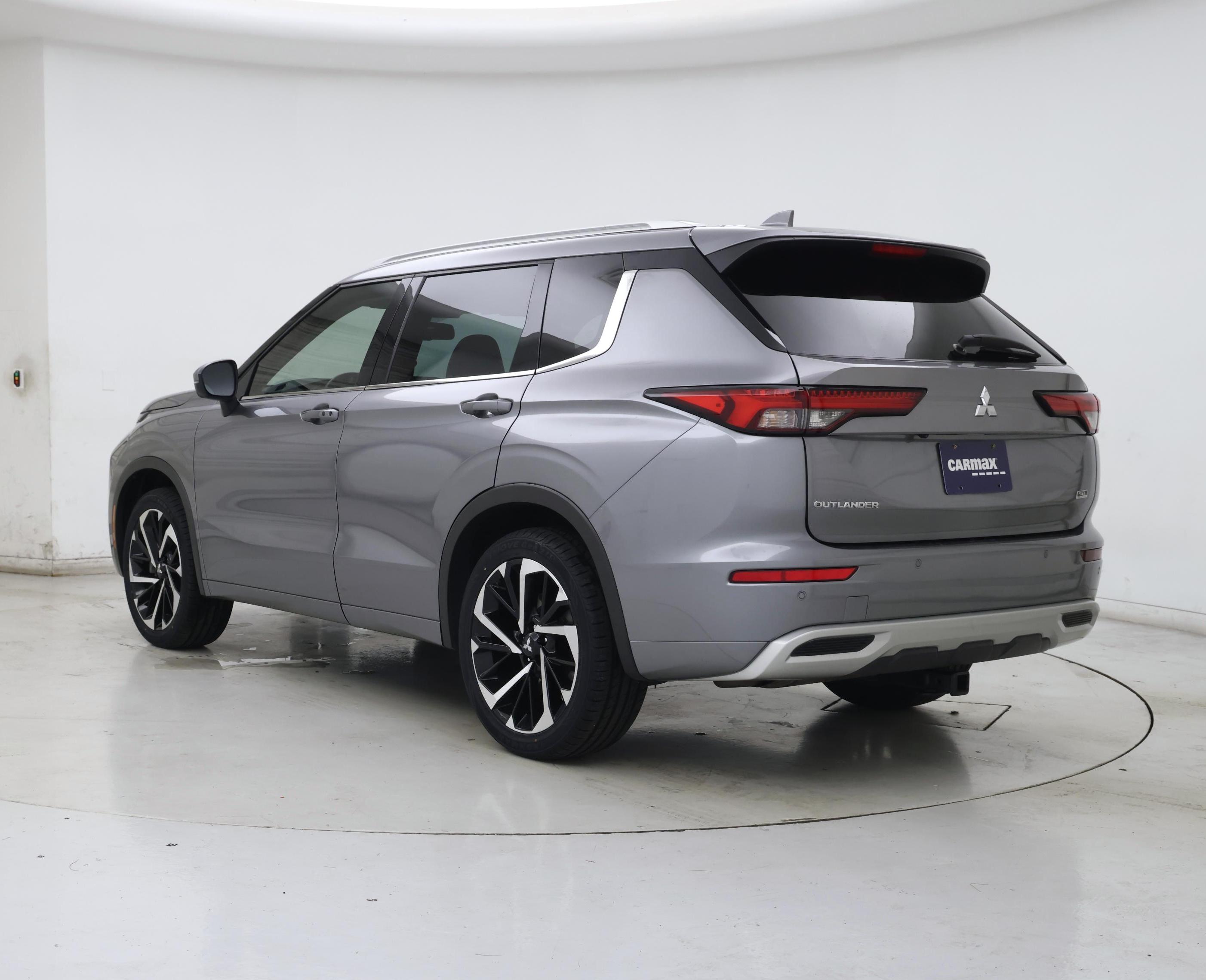Thumbnail: 2022 Mitsubishi Outlander - 2