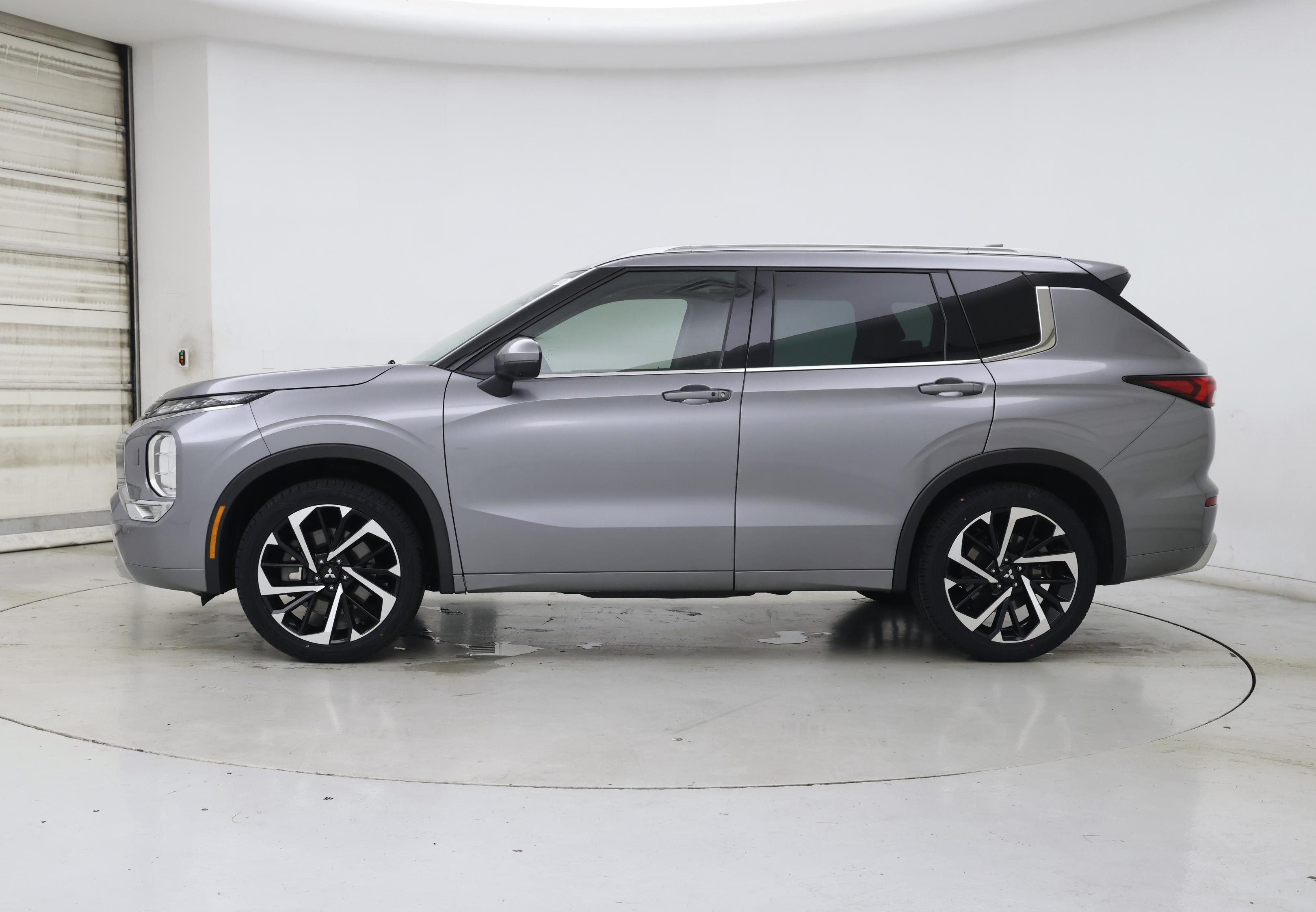 Thumbnail: 2022 Mitsubishi Outlander - 3