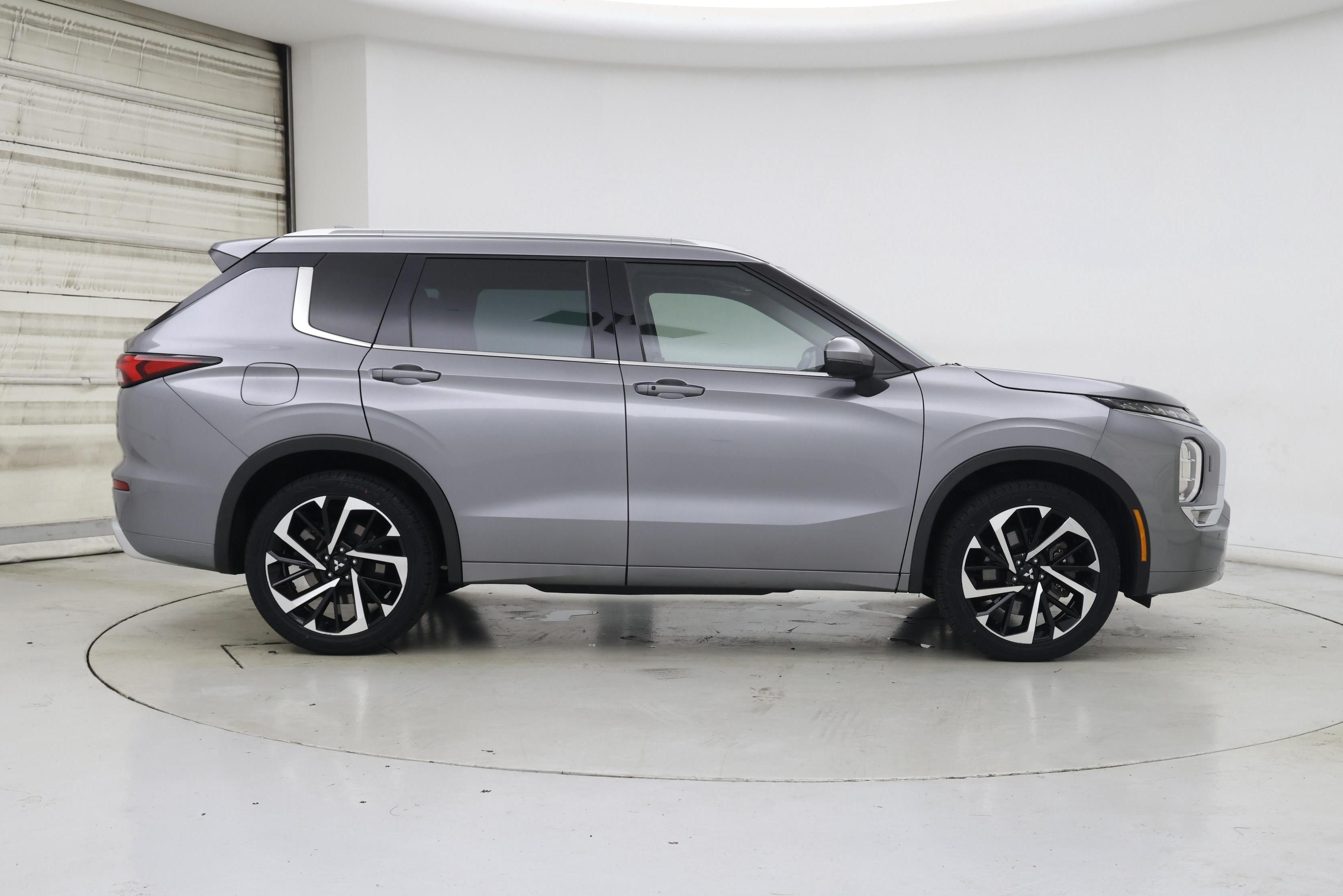 Thumbnail: 2022 Mitsubishi Outlander - 7