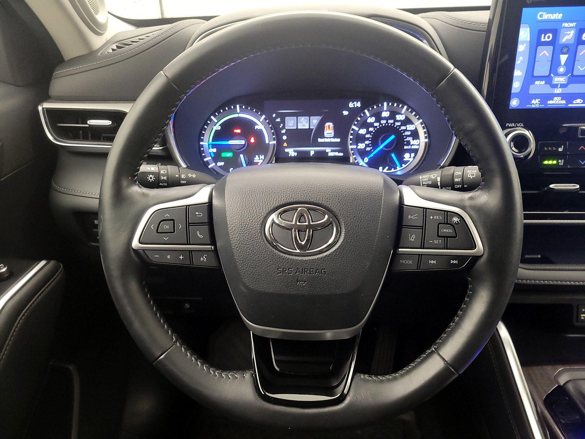 Thumbnail: 2022 Toyota Highlander - 10
