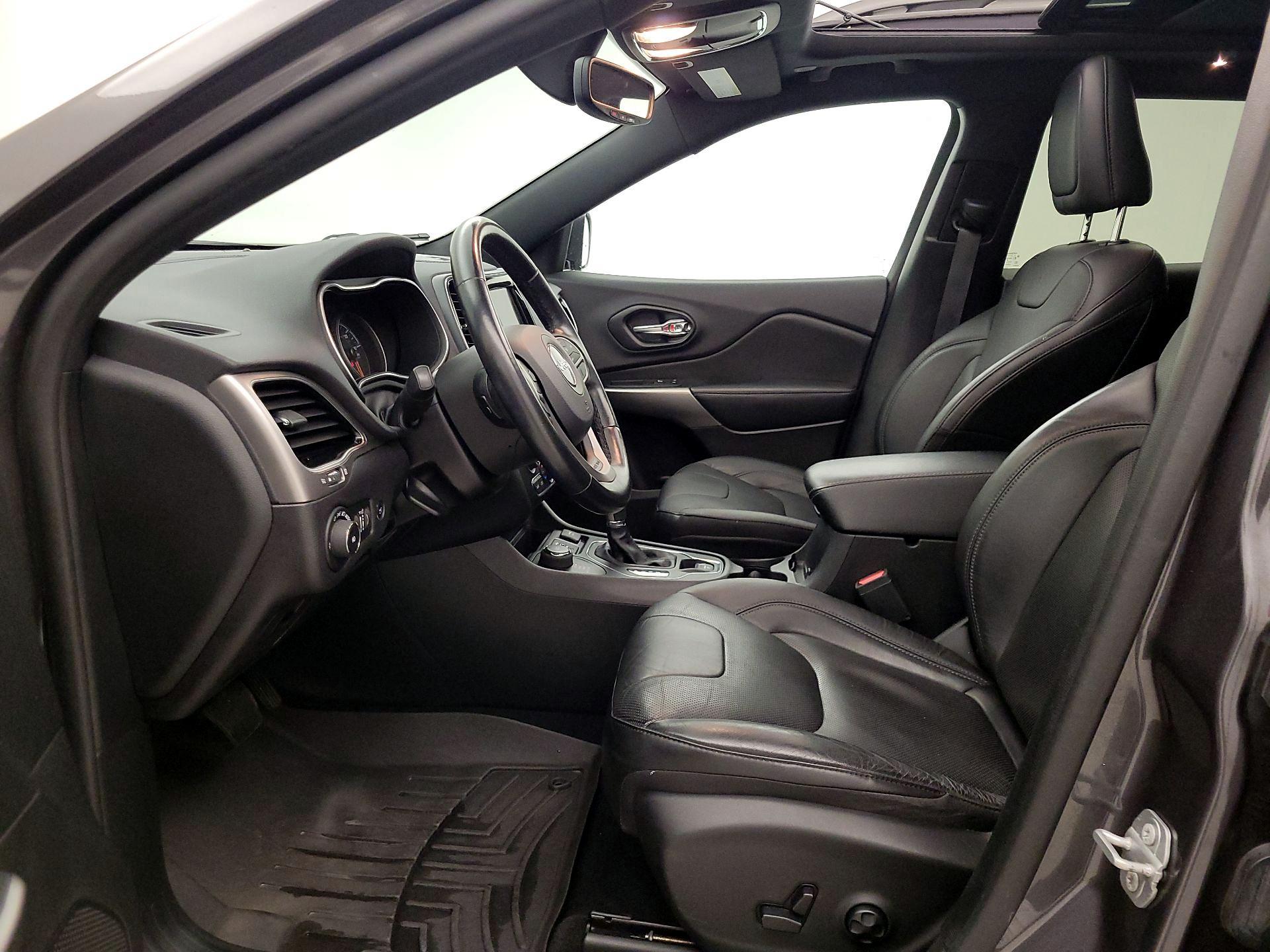 Thumbnail: 2020 Jeep Cherokee - 11