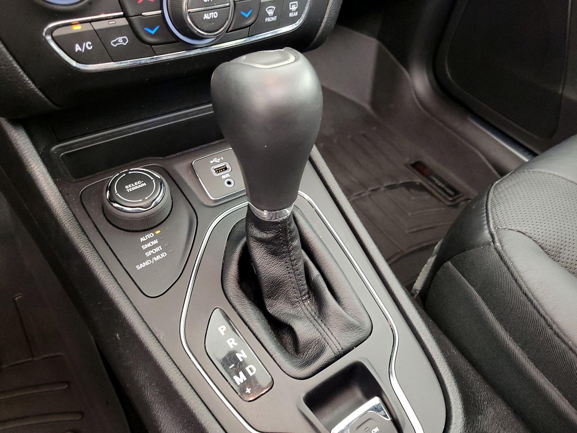 Thumbnail: 2020 Jeep Cherokee - 17