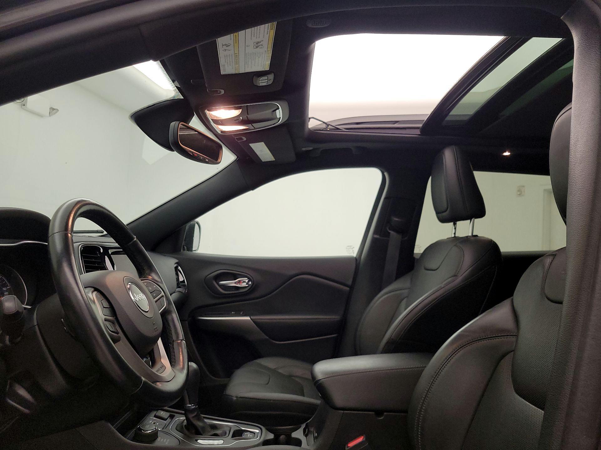 Thumbnail: 2020 Jeep Cherokee - 19