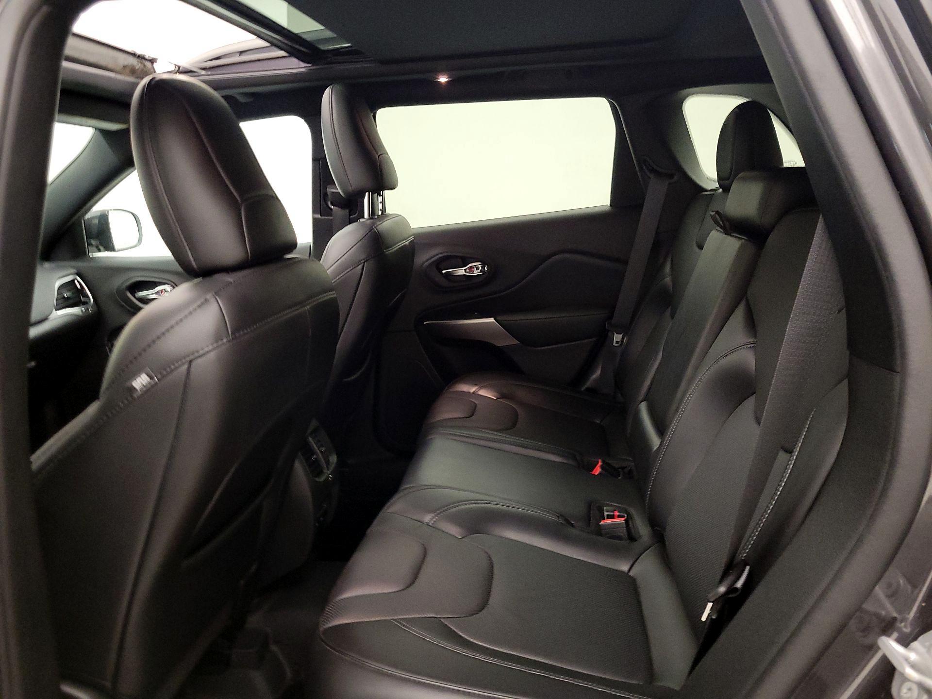 Thumbnail: 2020 Jeep Cherokee - 20
