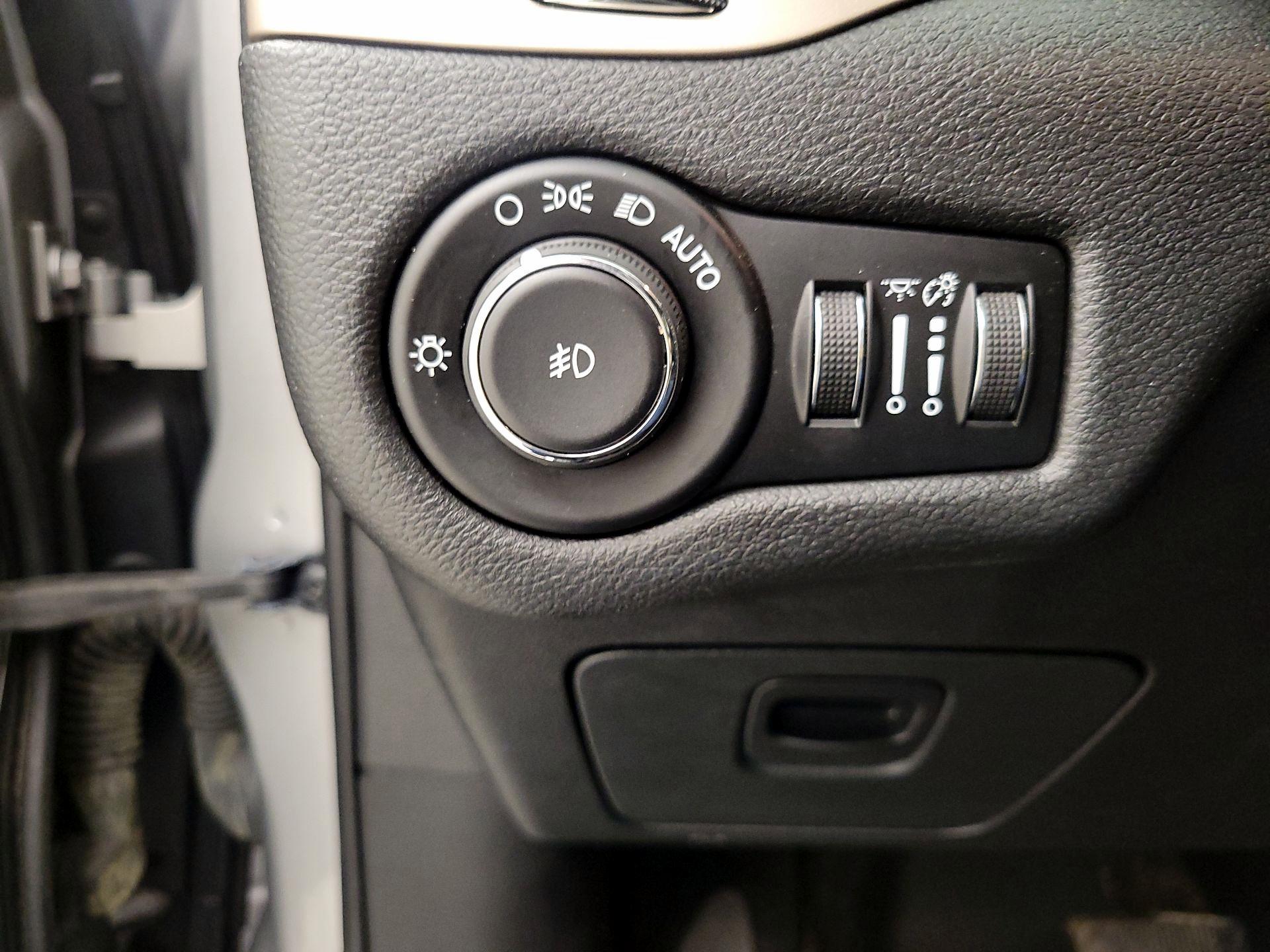 Thumbnail: 2015 Jeep Cherokee - 13