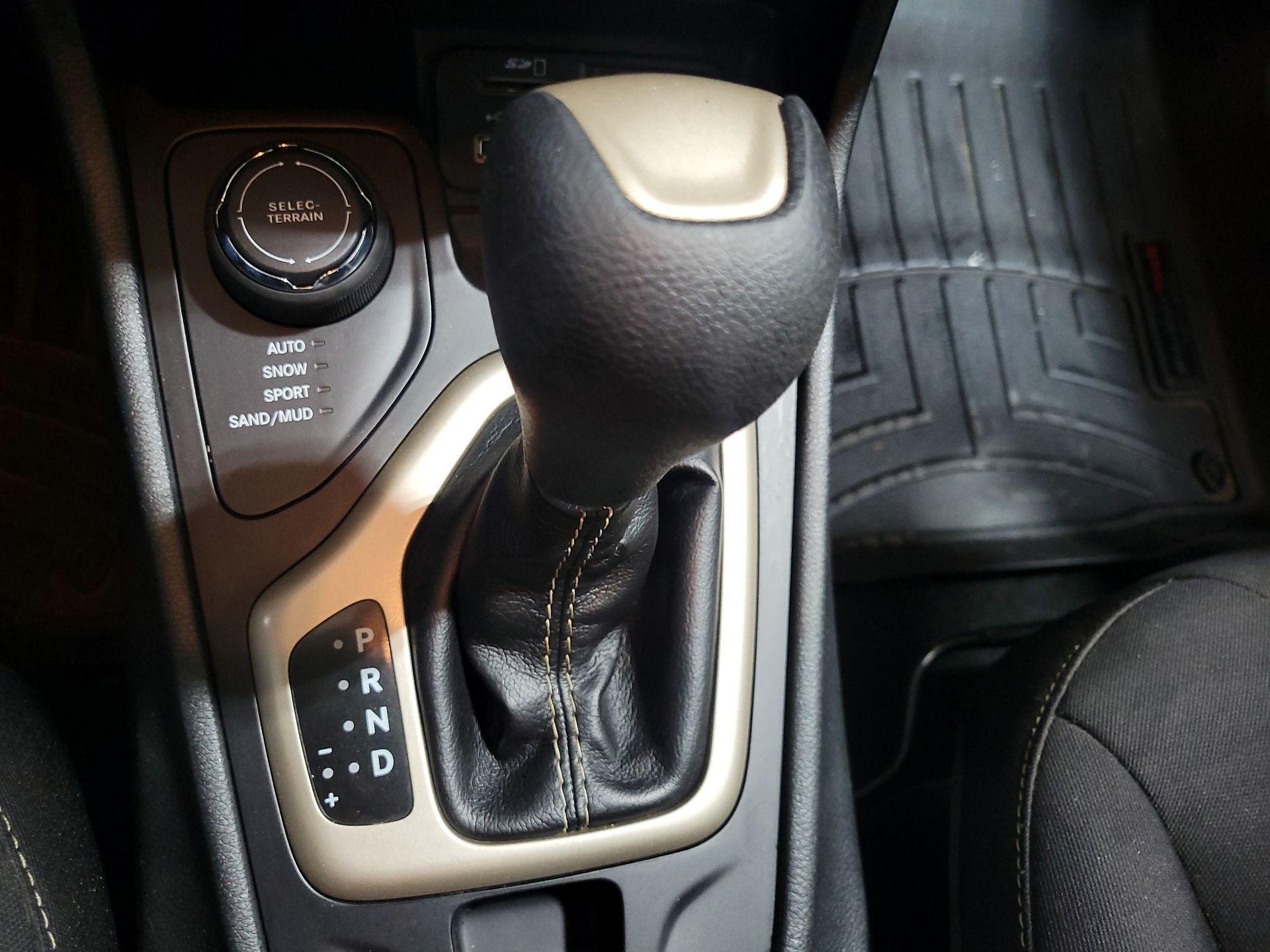 Thumbnail: 2015 Jeep Cherokee - 17