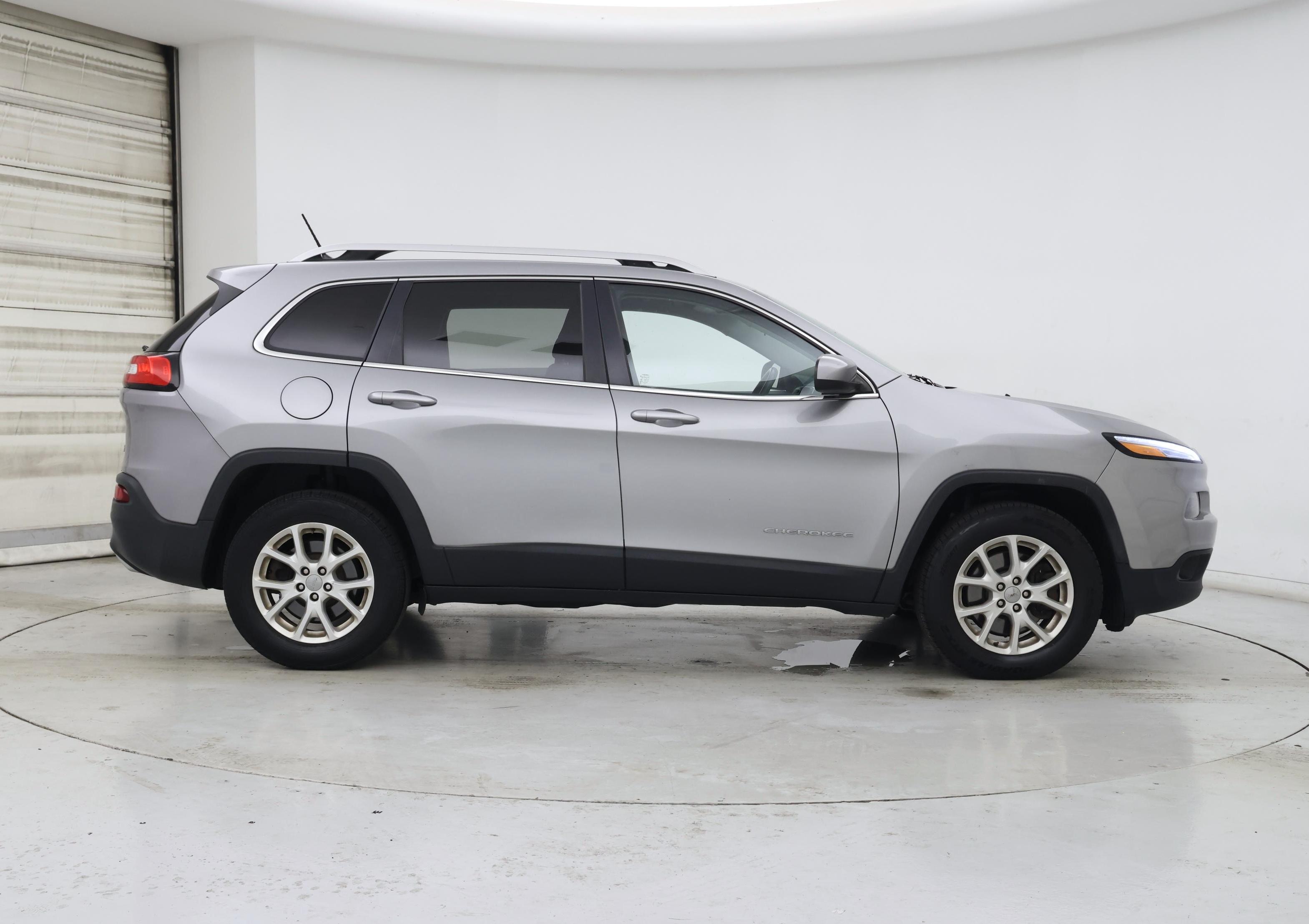 Thumbnail: 2015 Jeep Cherokee - 7