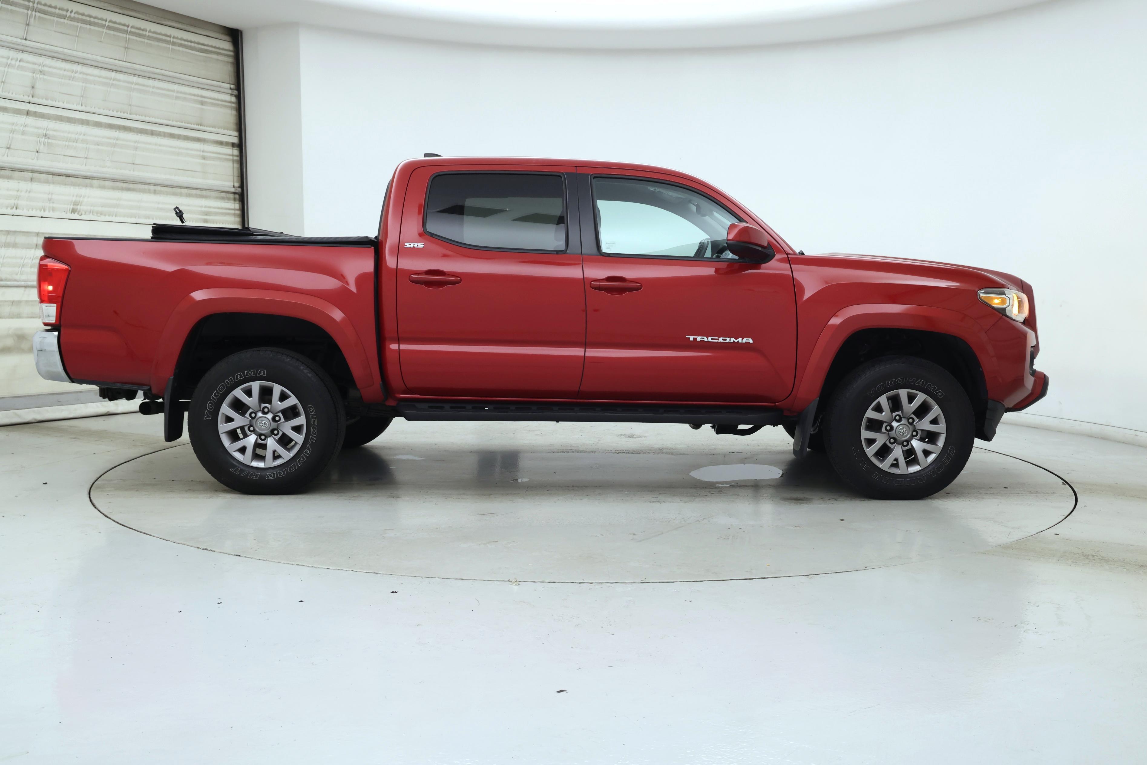 Thumbnail: 2017 Toyota Tacoma - 7