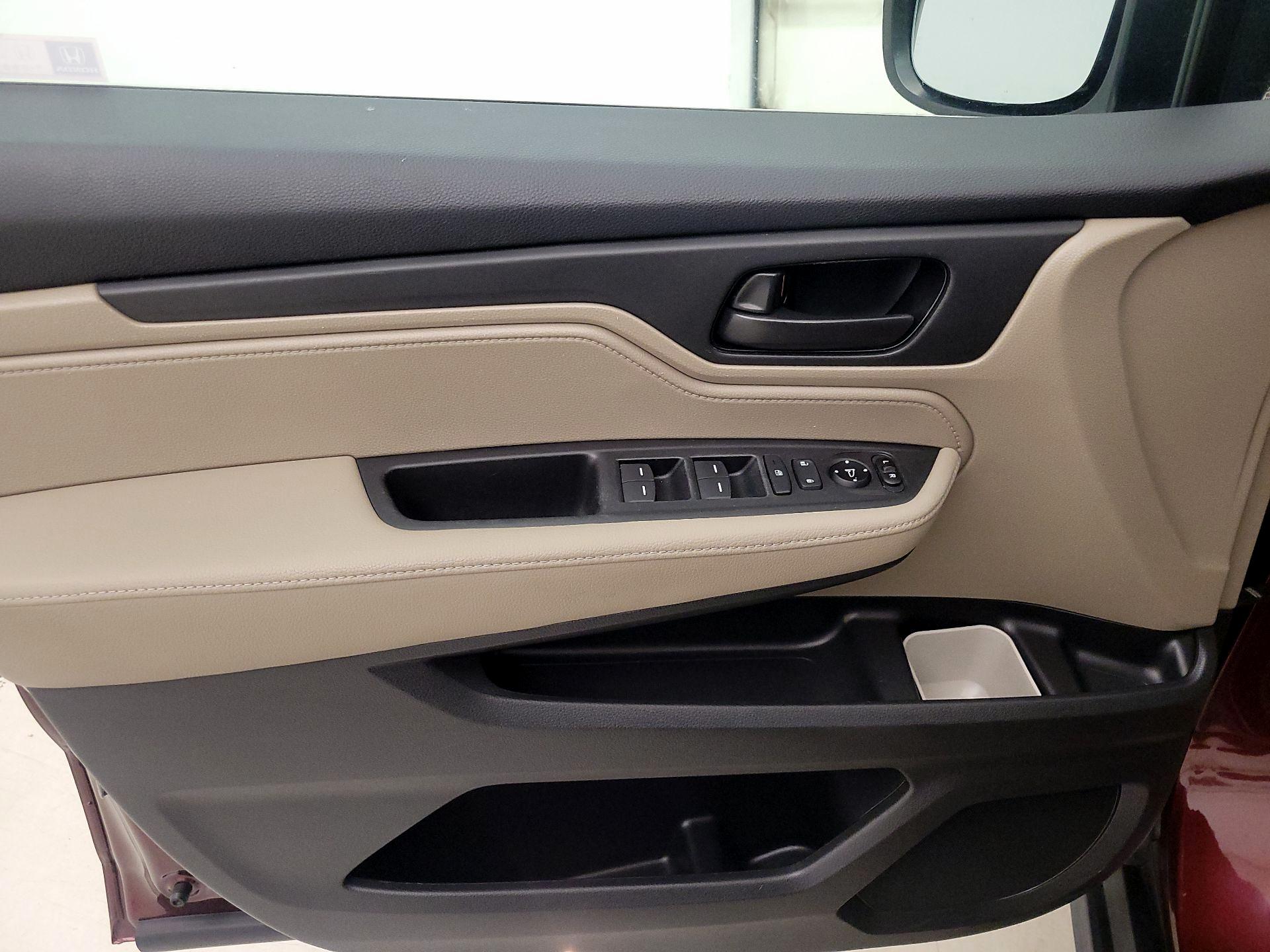 Thumbnail: 2019 Honda Odyssey - 10