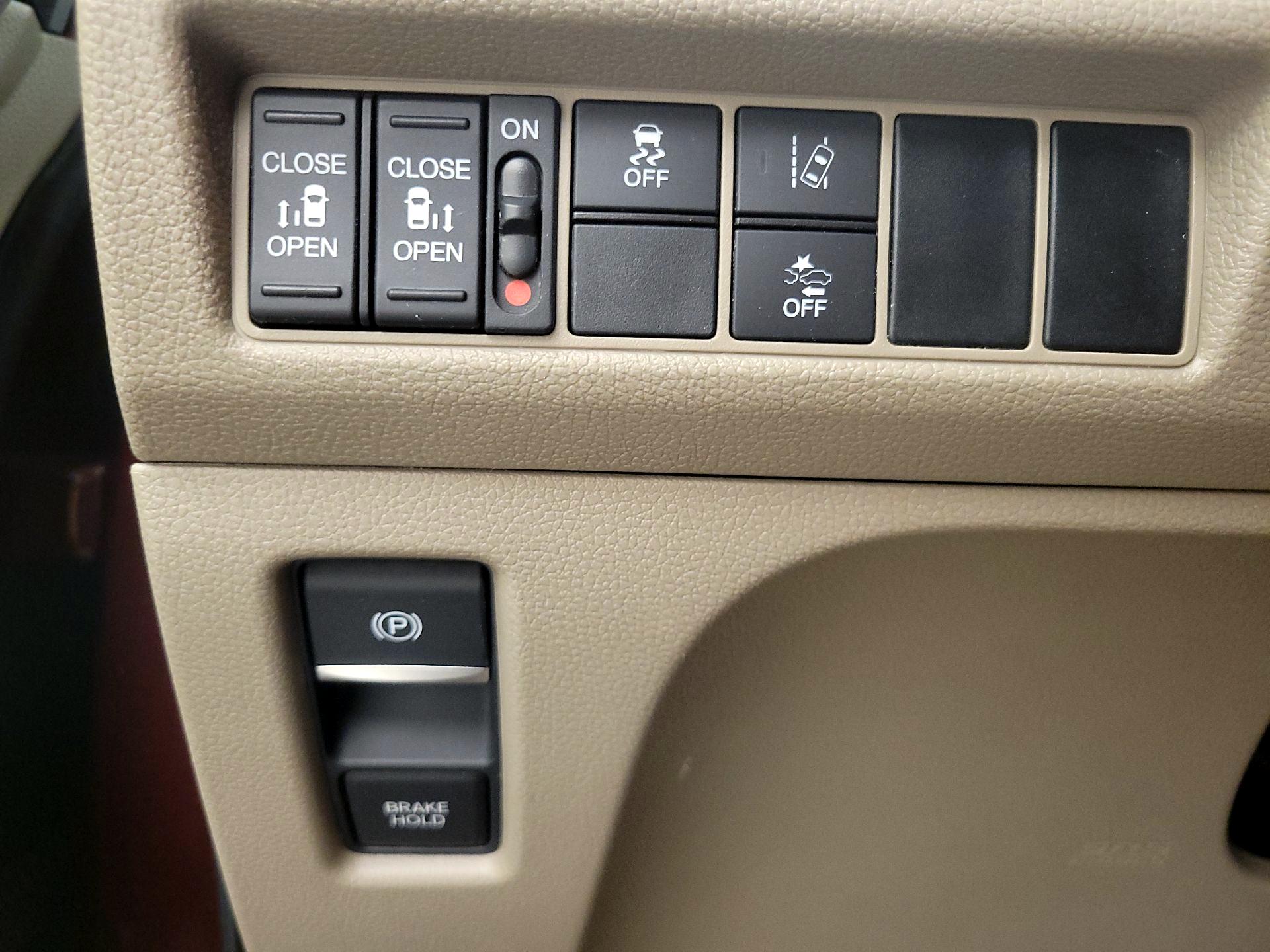 Thumbnail: 2019 Honda Odyssey - 11